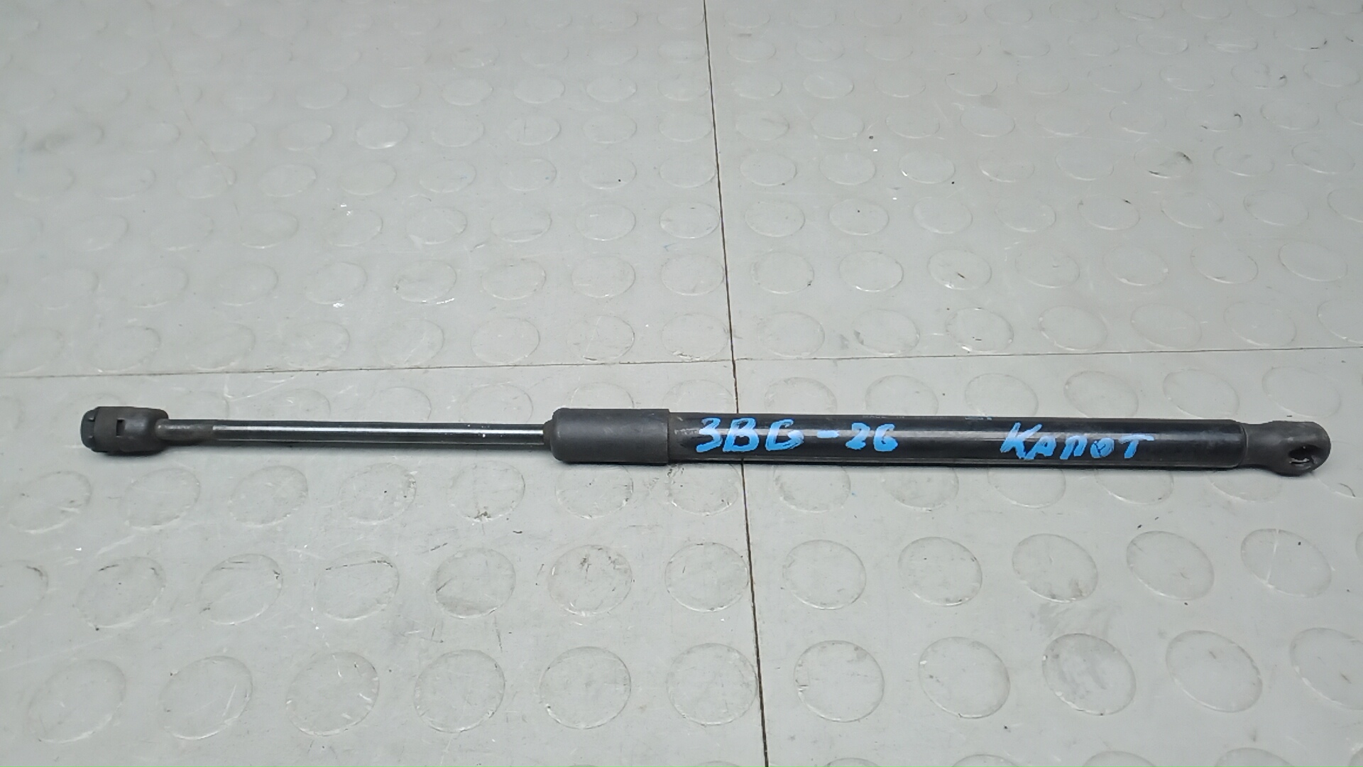 Амортизатор капота