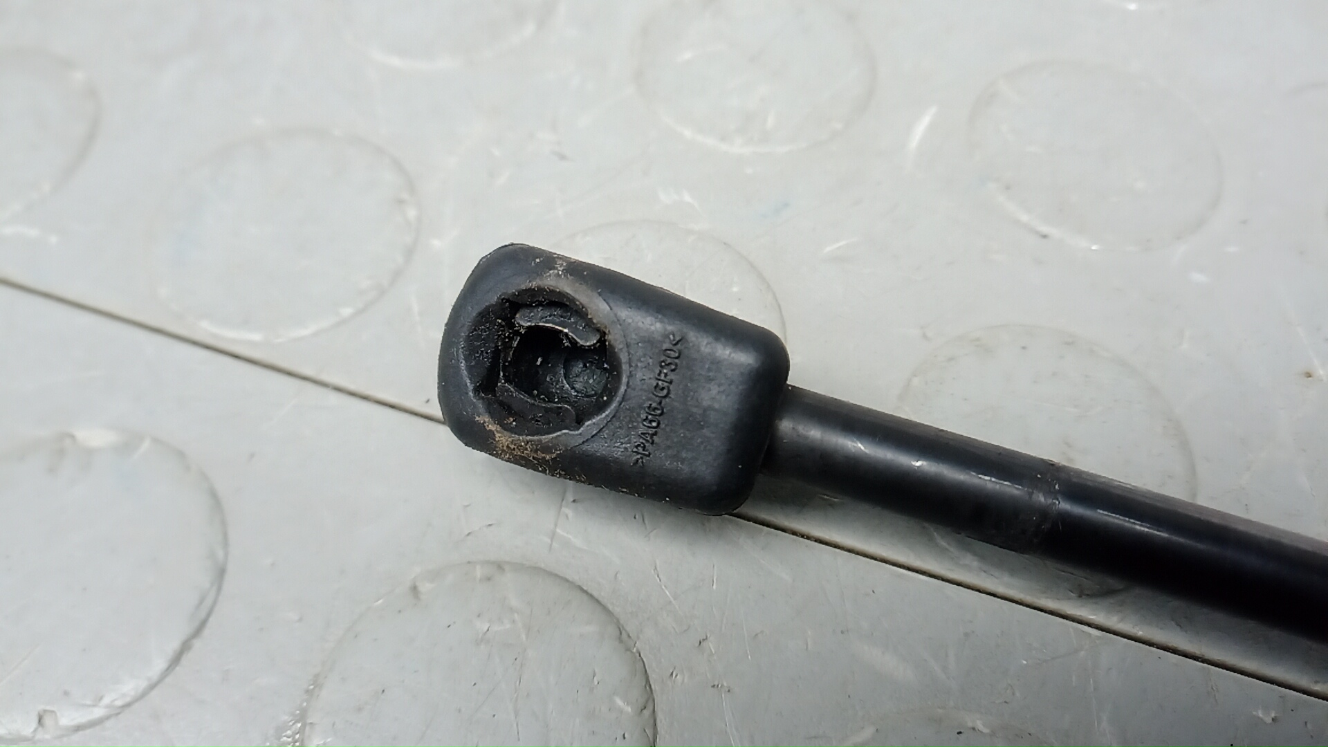 Амортизатор капота