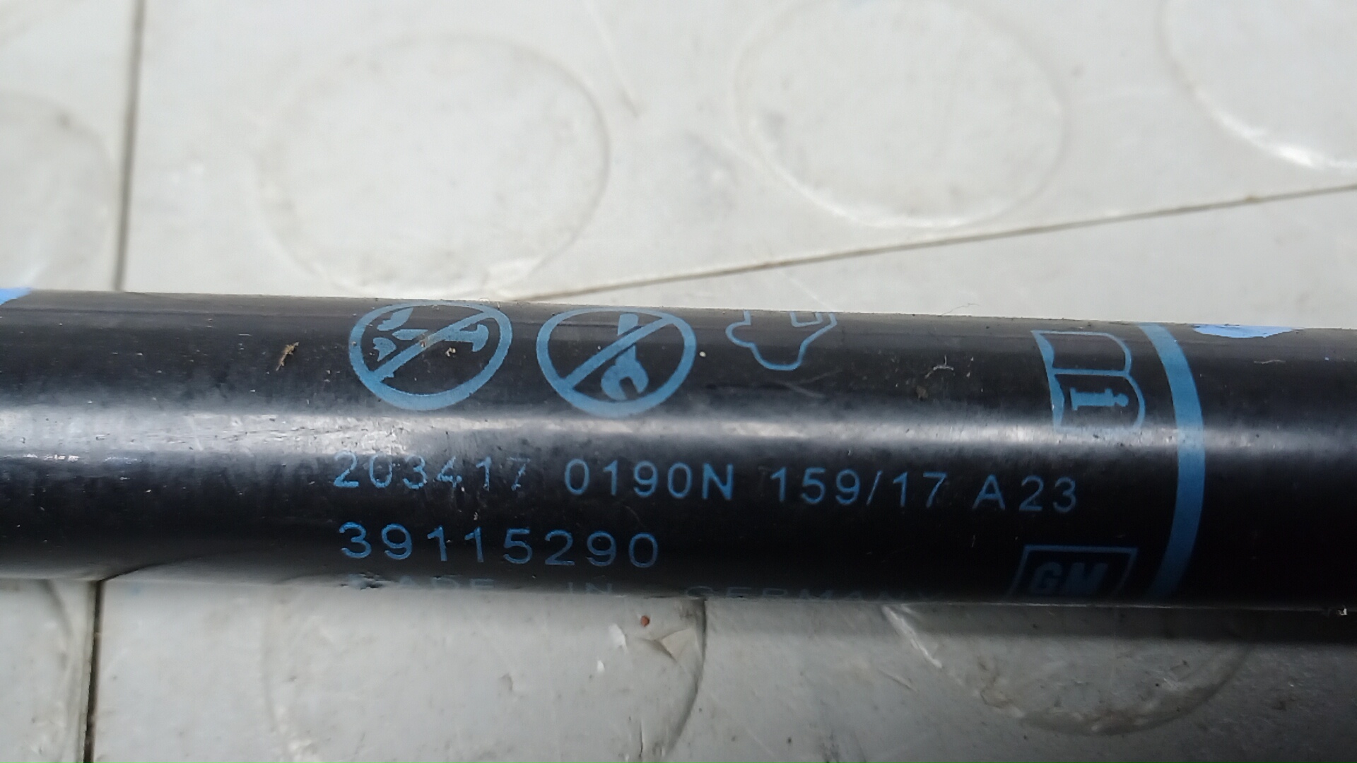 Амортизатор капота