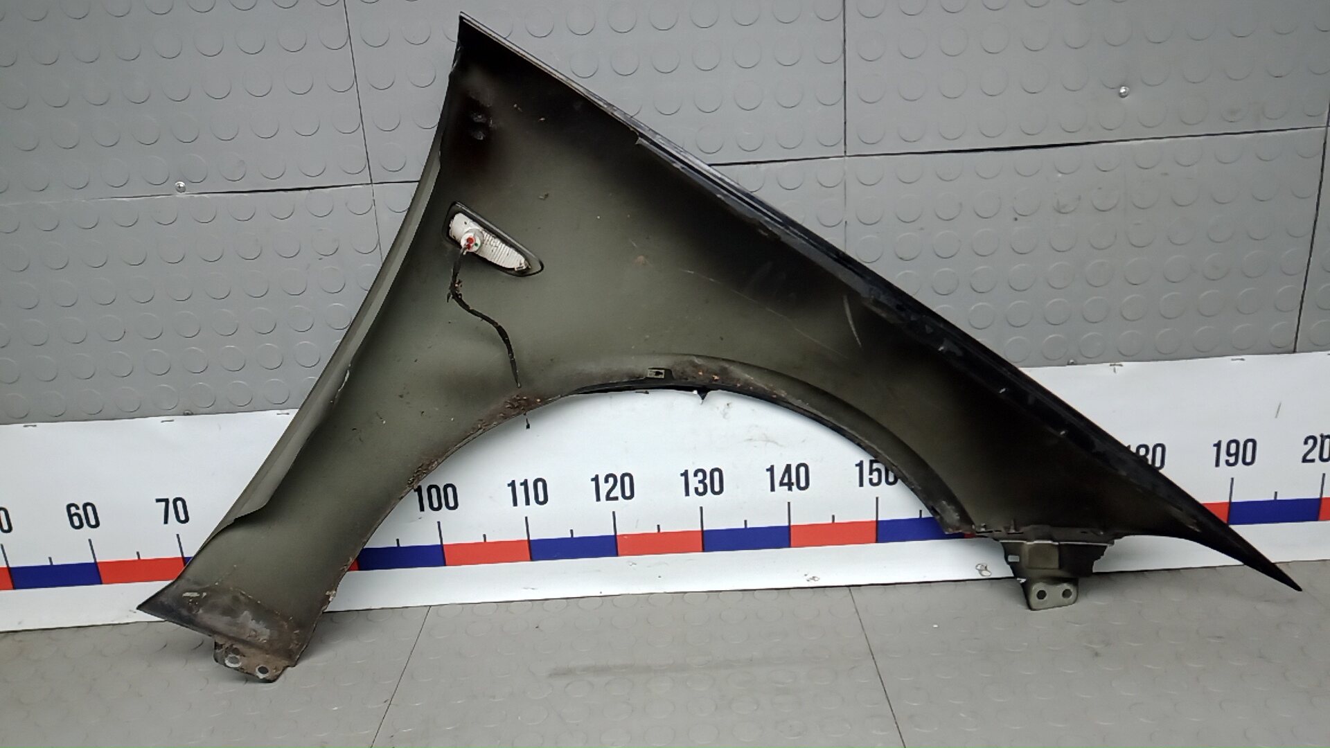 Крыло переднее левое