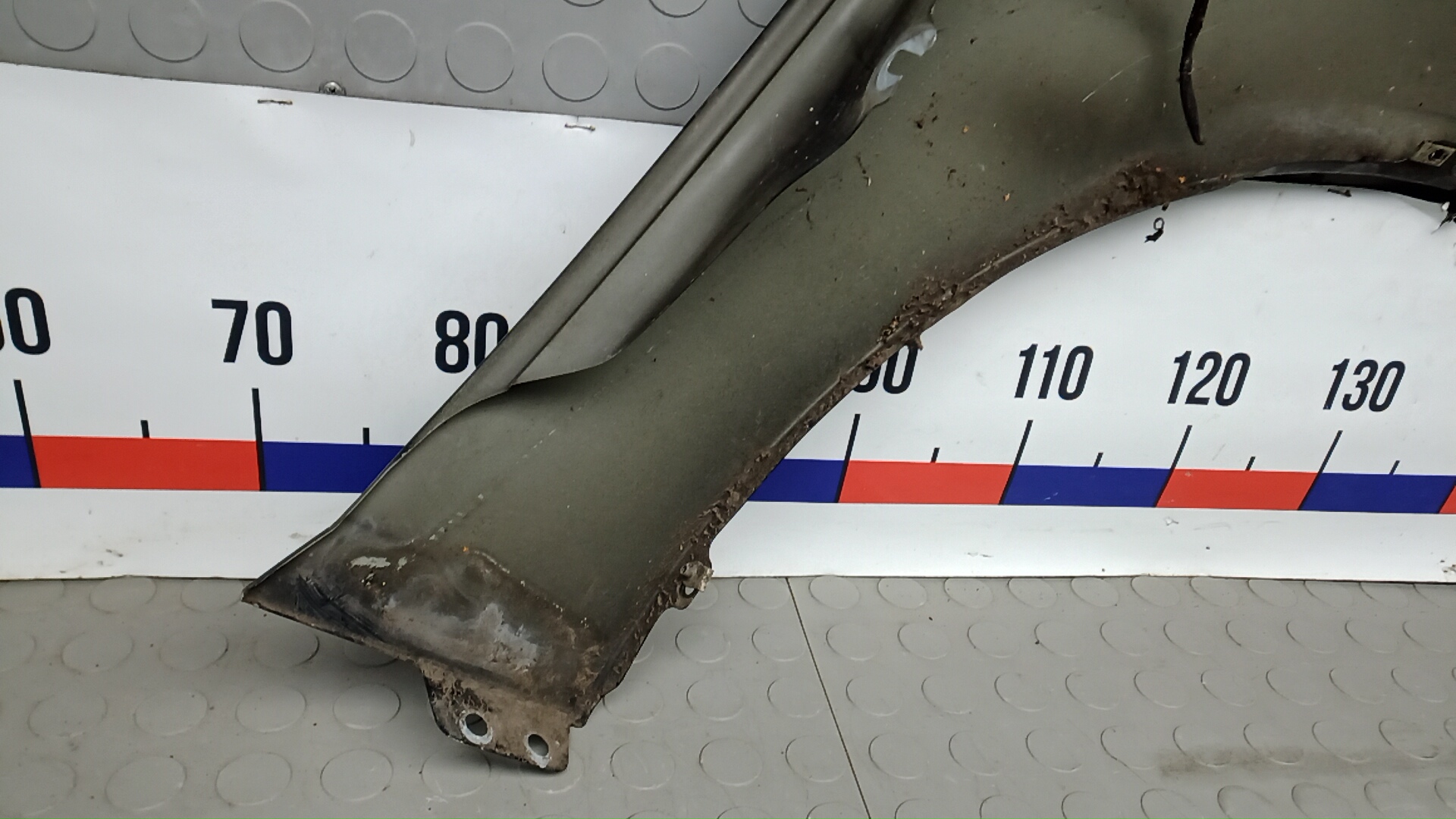 Крыло переднее левое