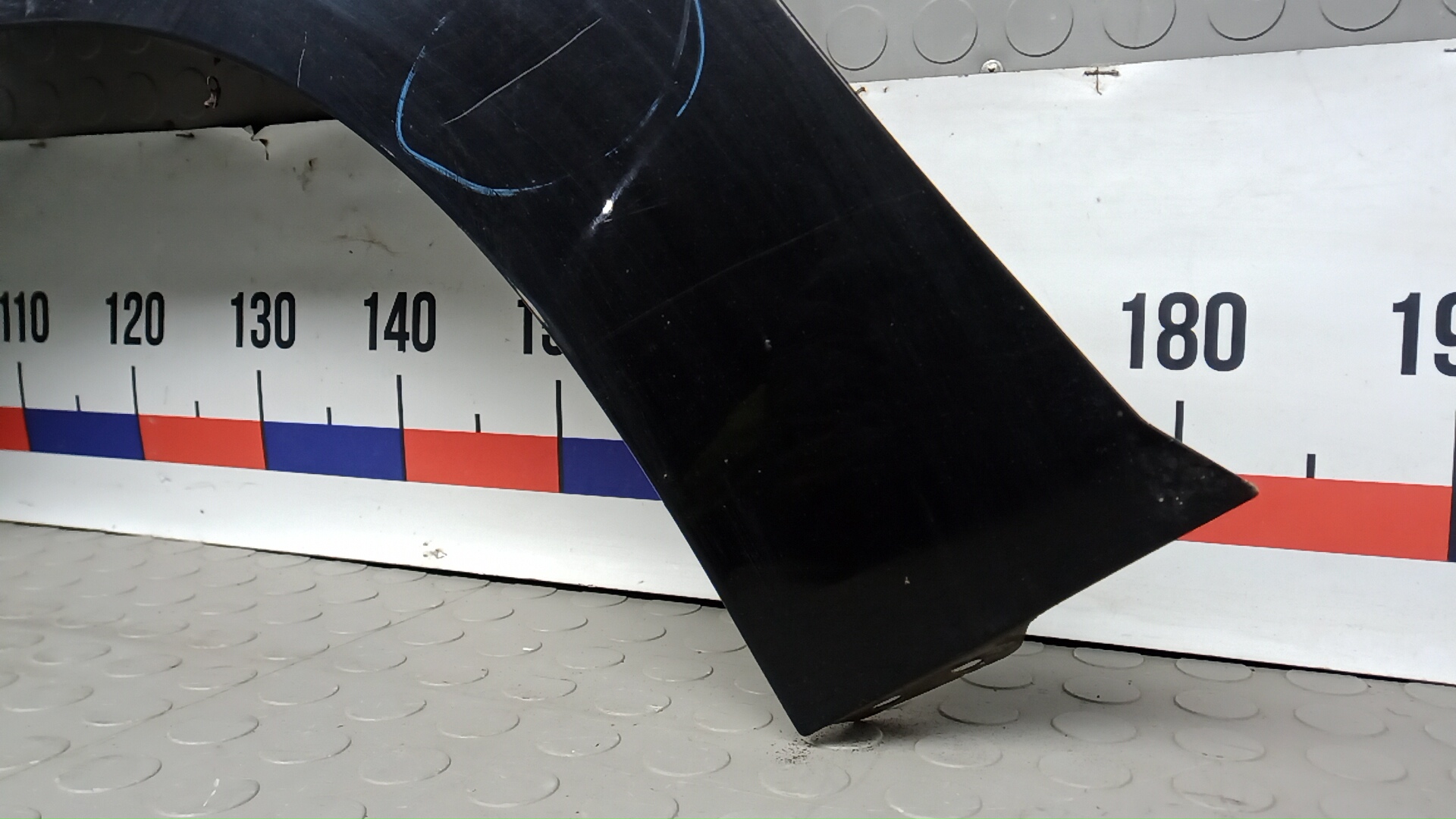 Крыло переднее левое