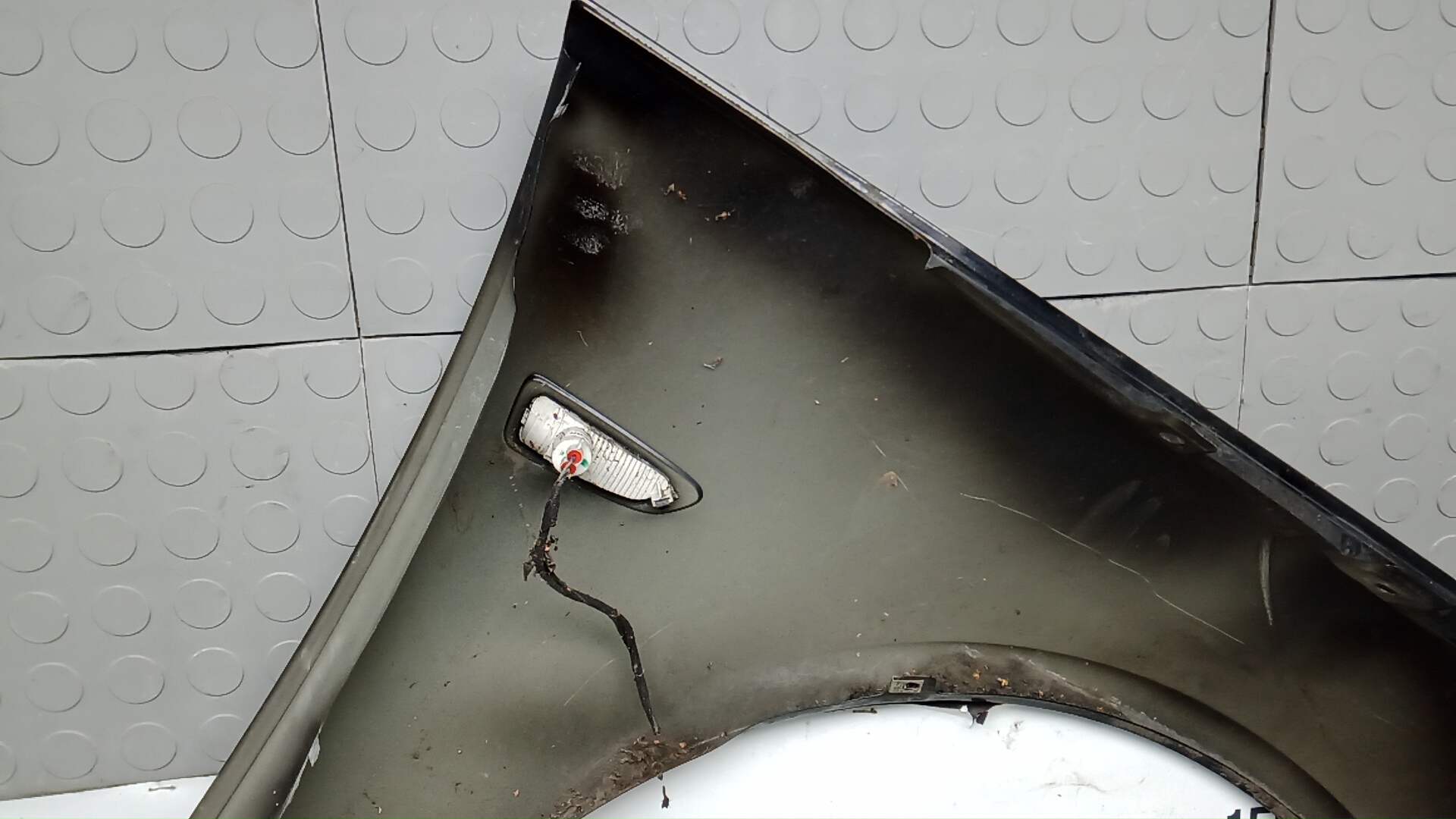 Крыло переднее левое