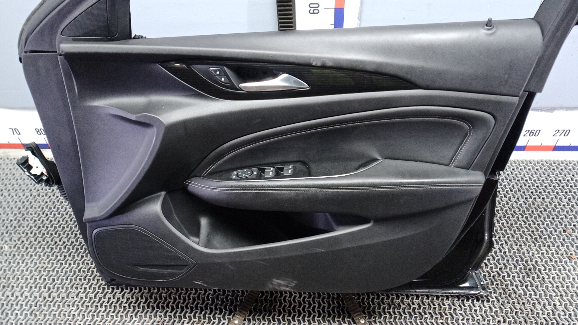 Дверь передняя правая