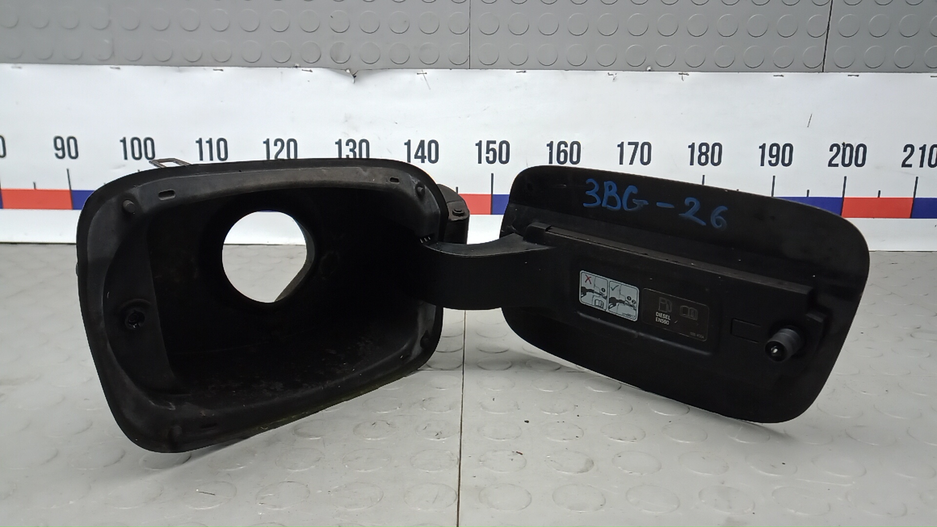 Лючок бензобака