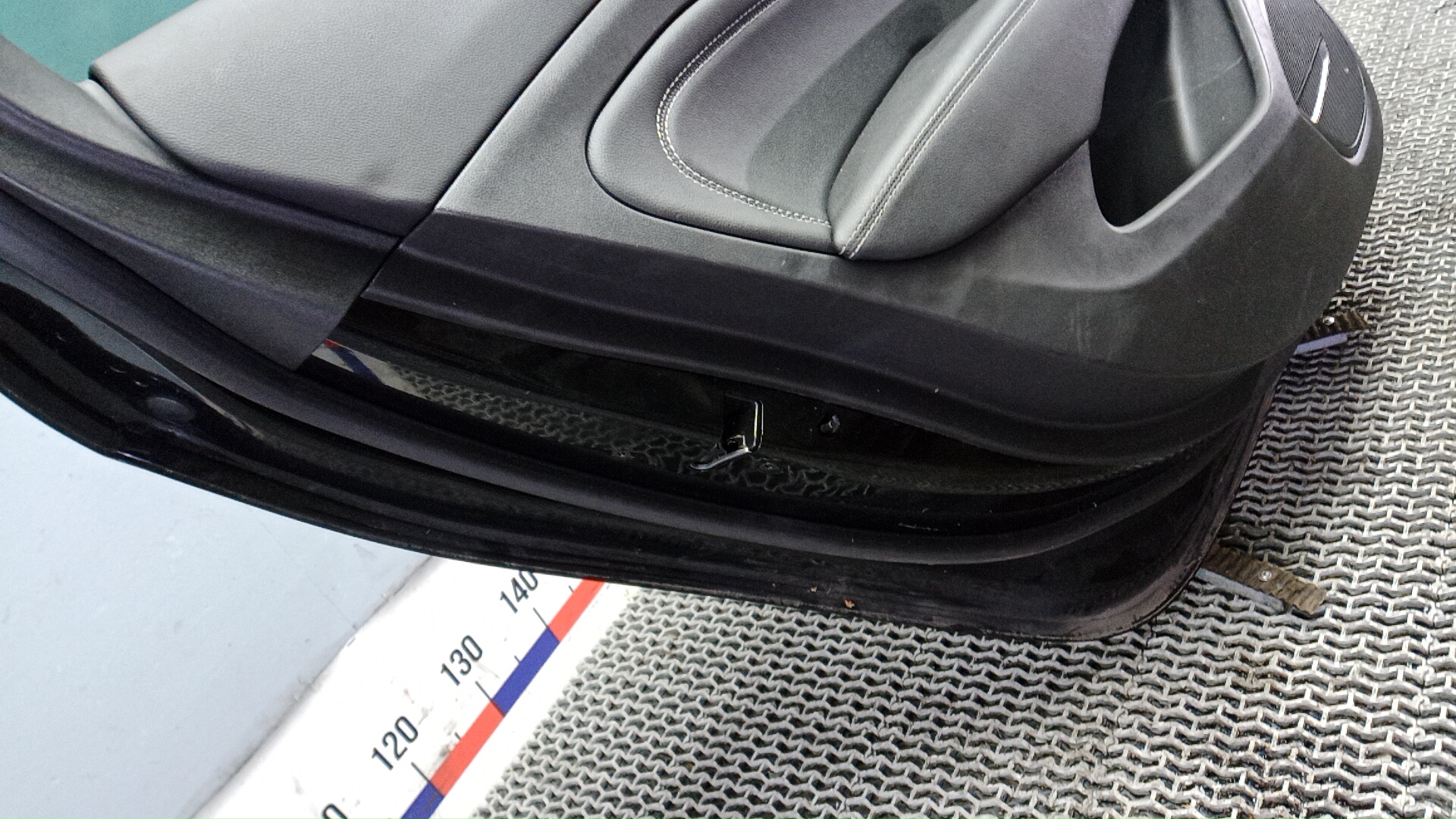 Дверь задняя левая