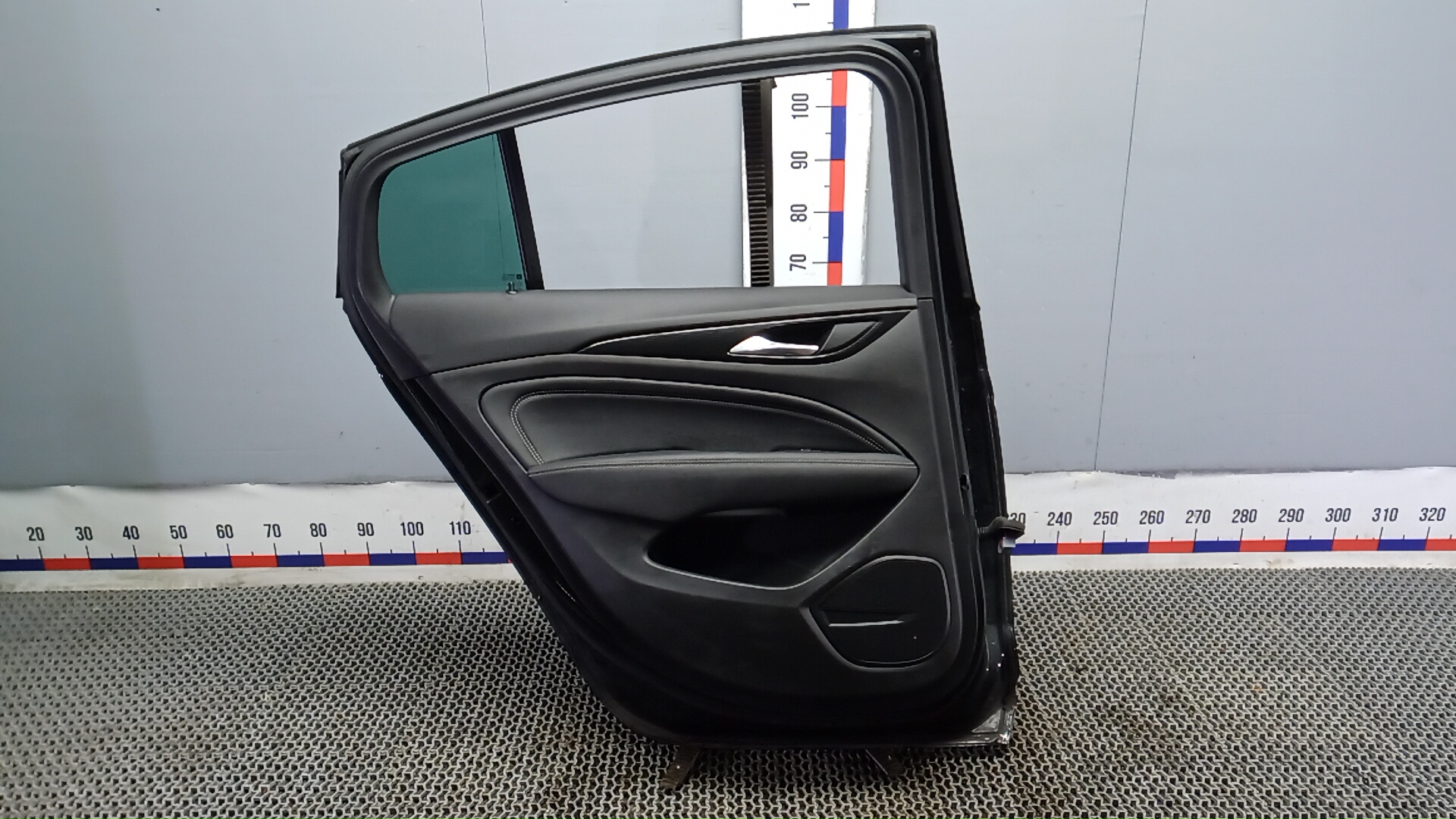 Дверь задняя левая