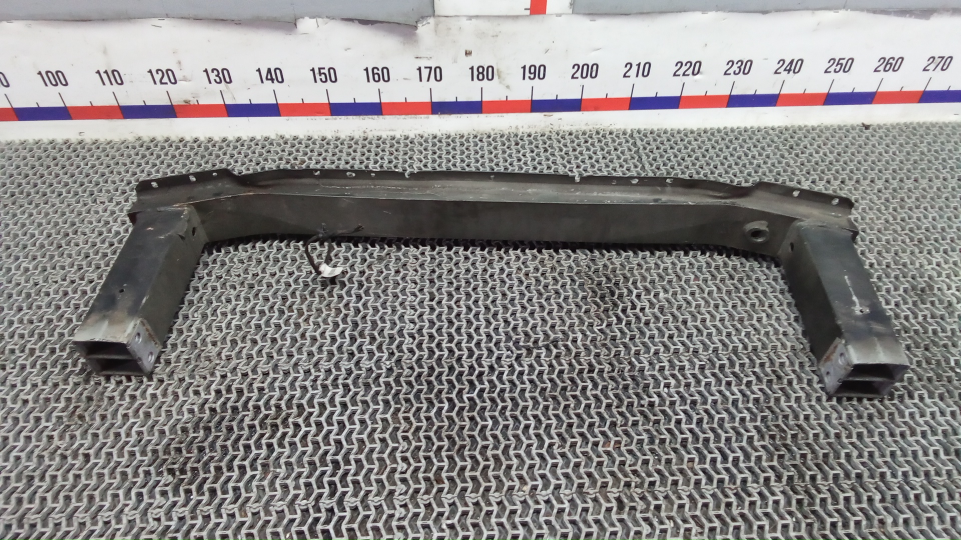 Кронштейн усилителя переднего бампера