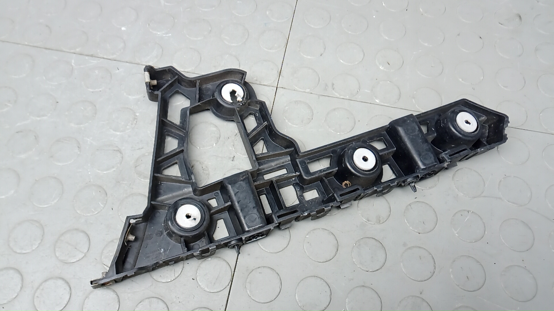 Кронштейн заднего бампера