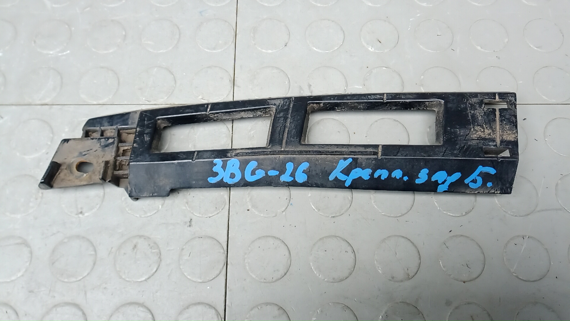 Кронштейн заднего бампера