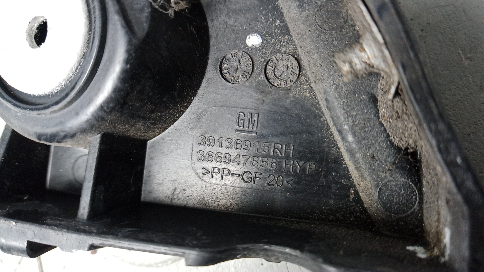 Кронштейн заднего бампера