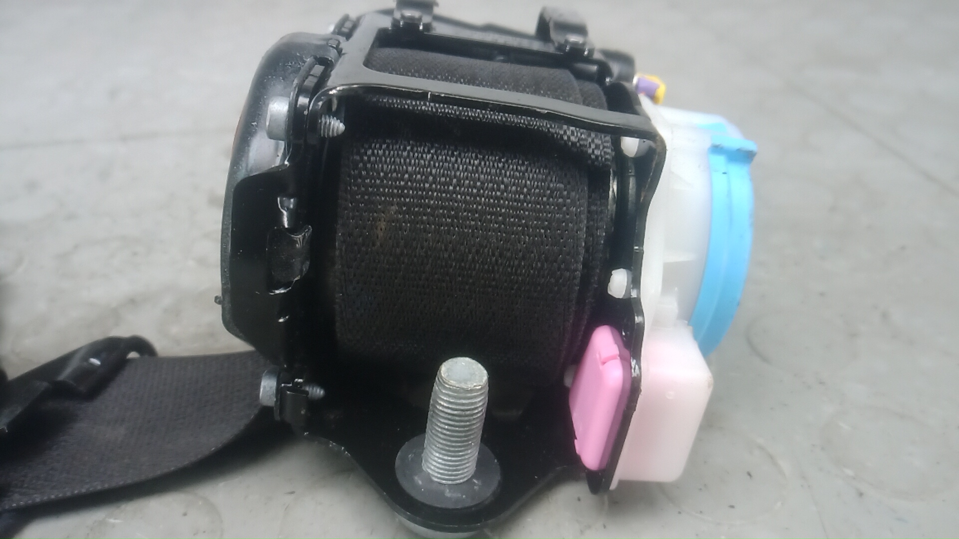 Ремень безопасности с пиропатроном