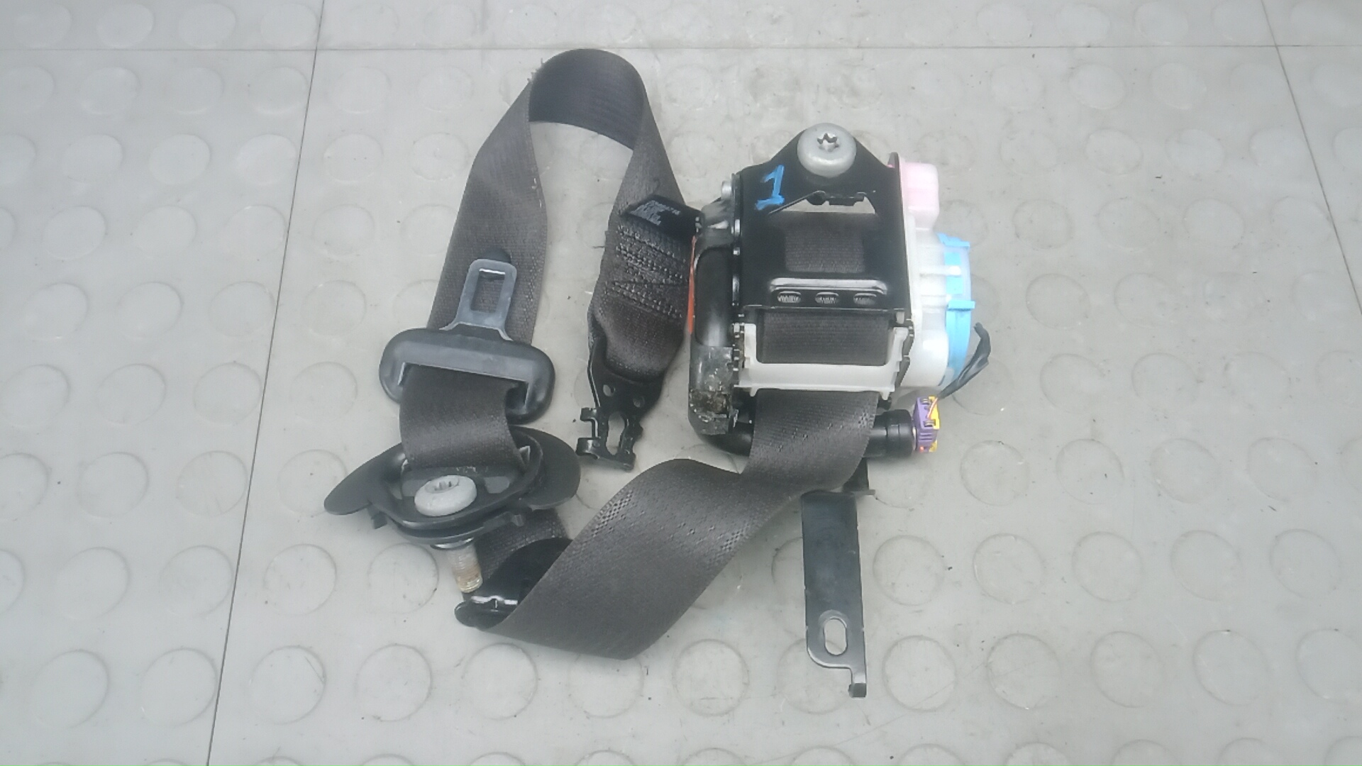 Ремень безопасности с пиропатроном