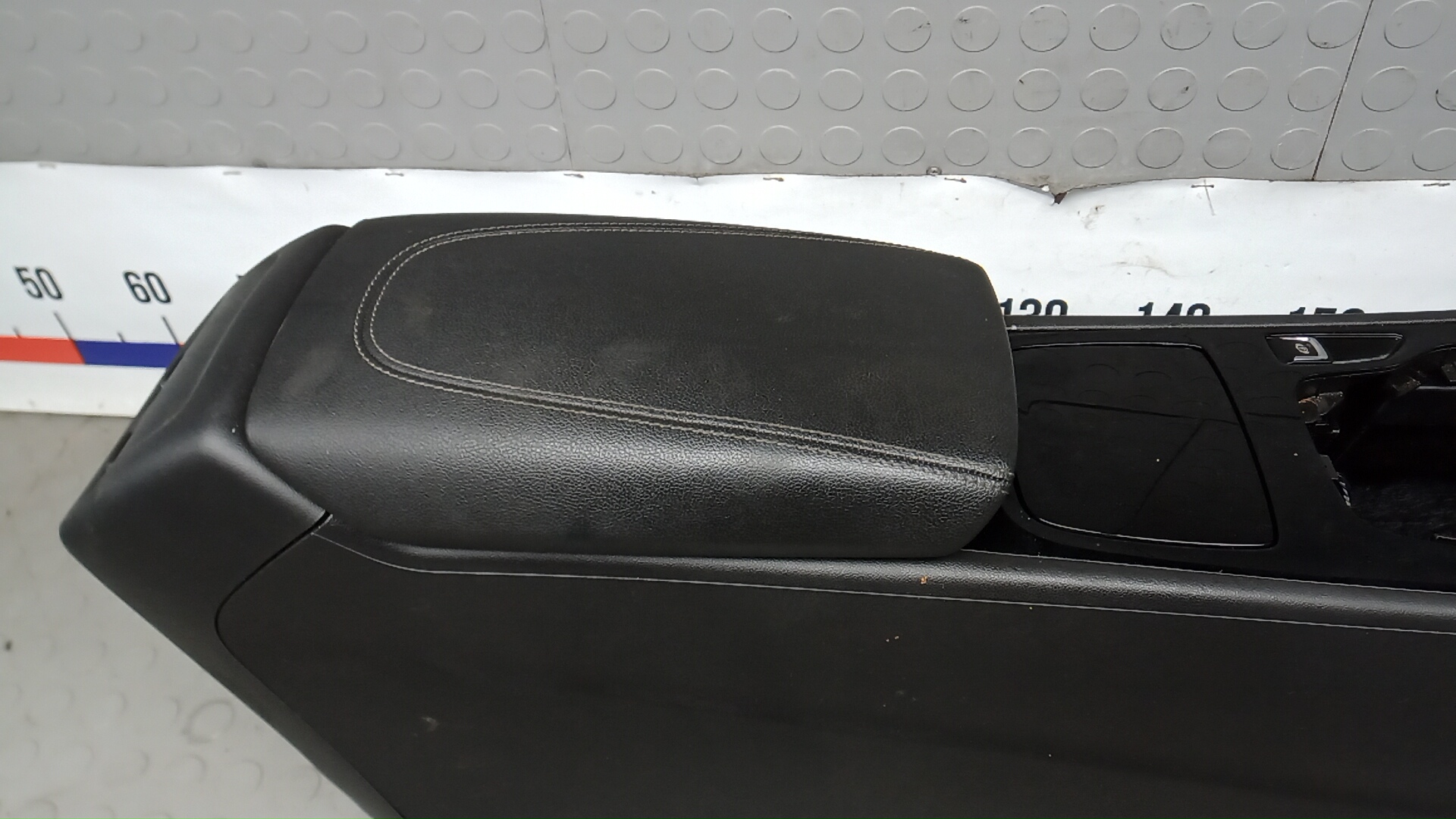 Подлокотник