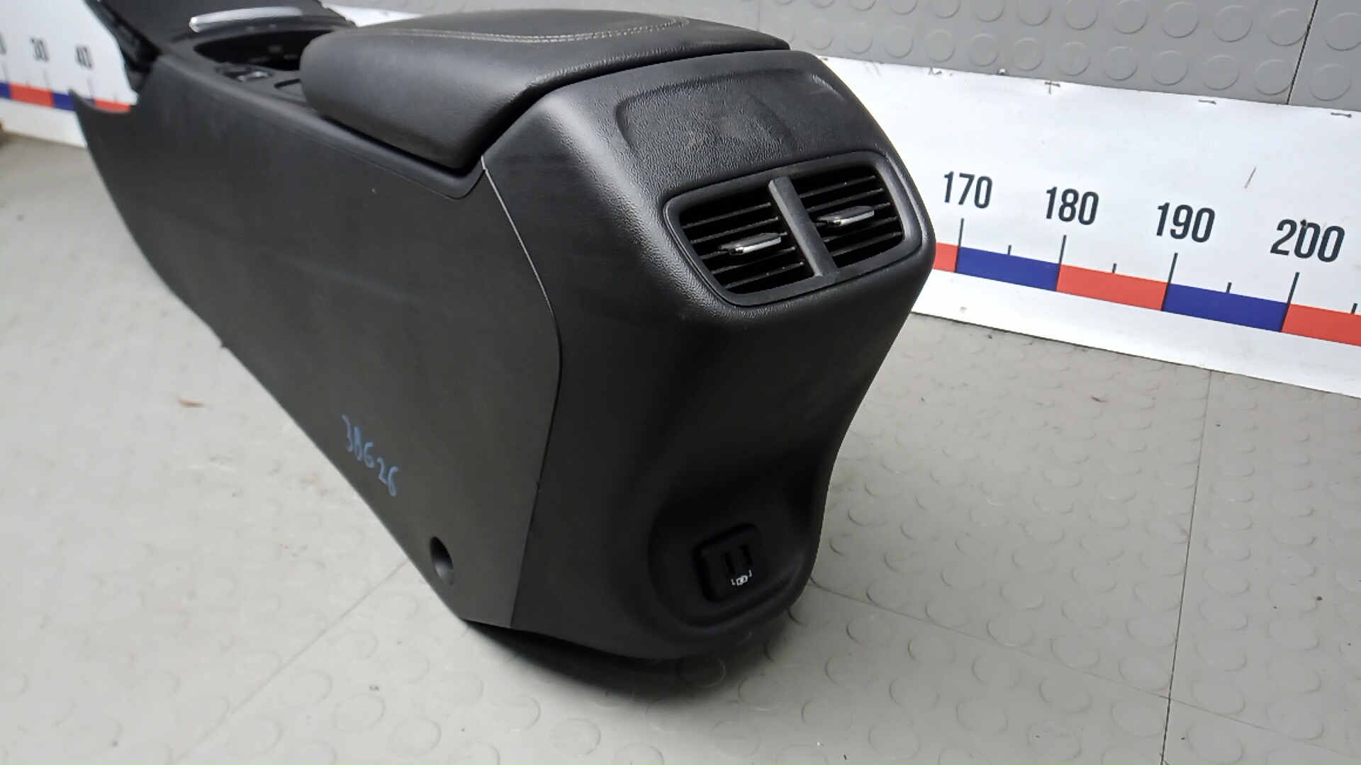 Подлокотник