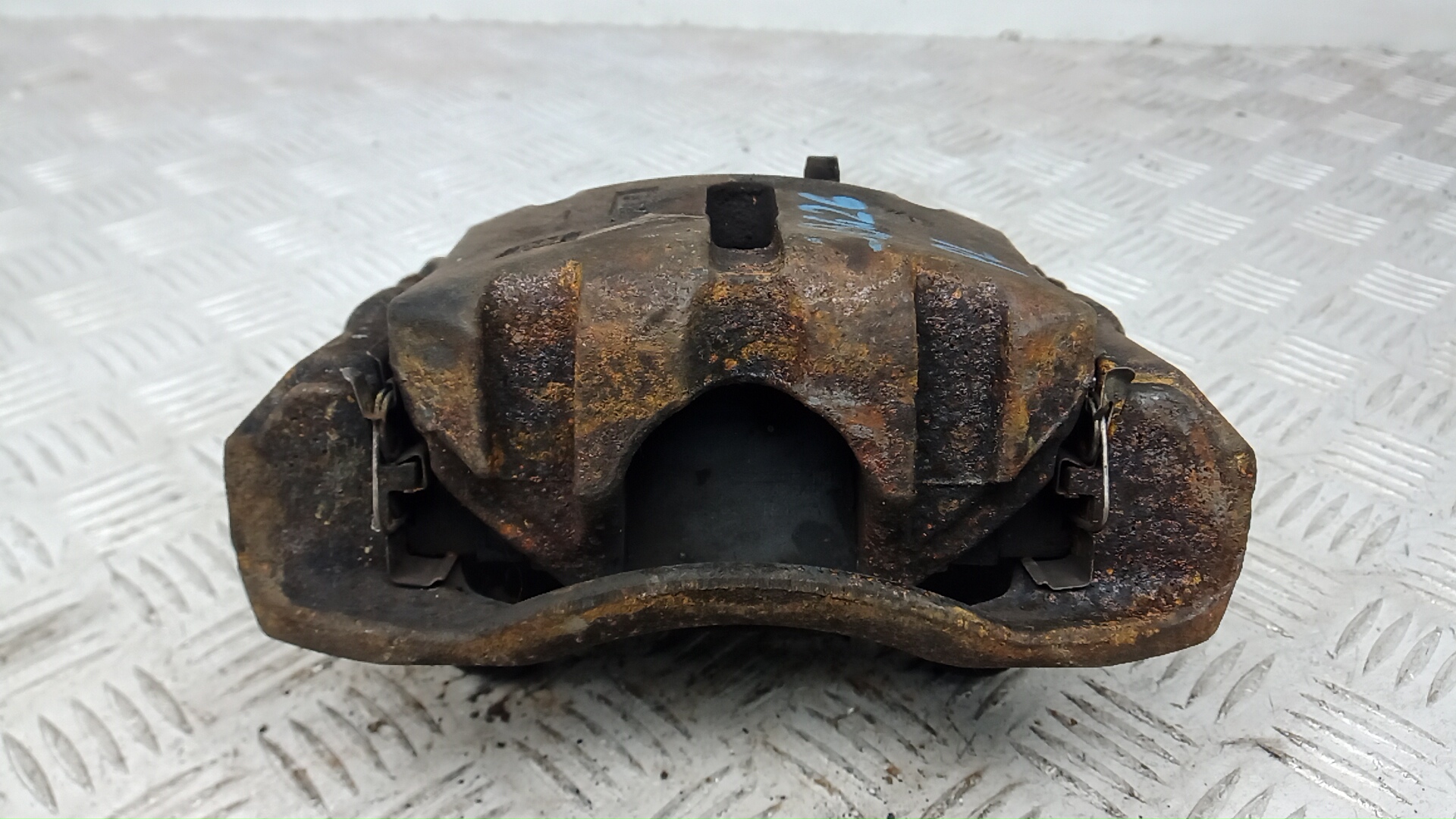 Суппорт передний левый