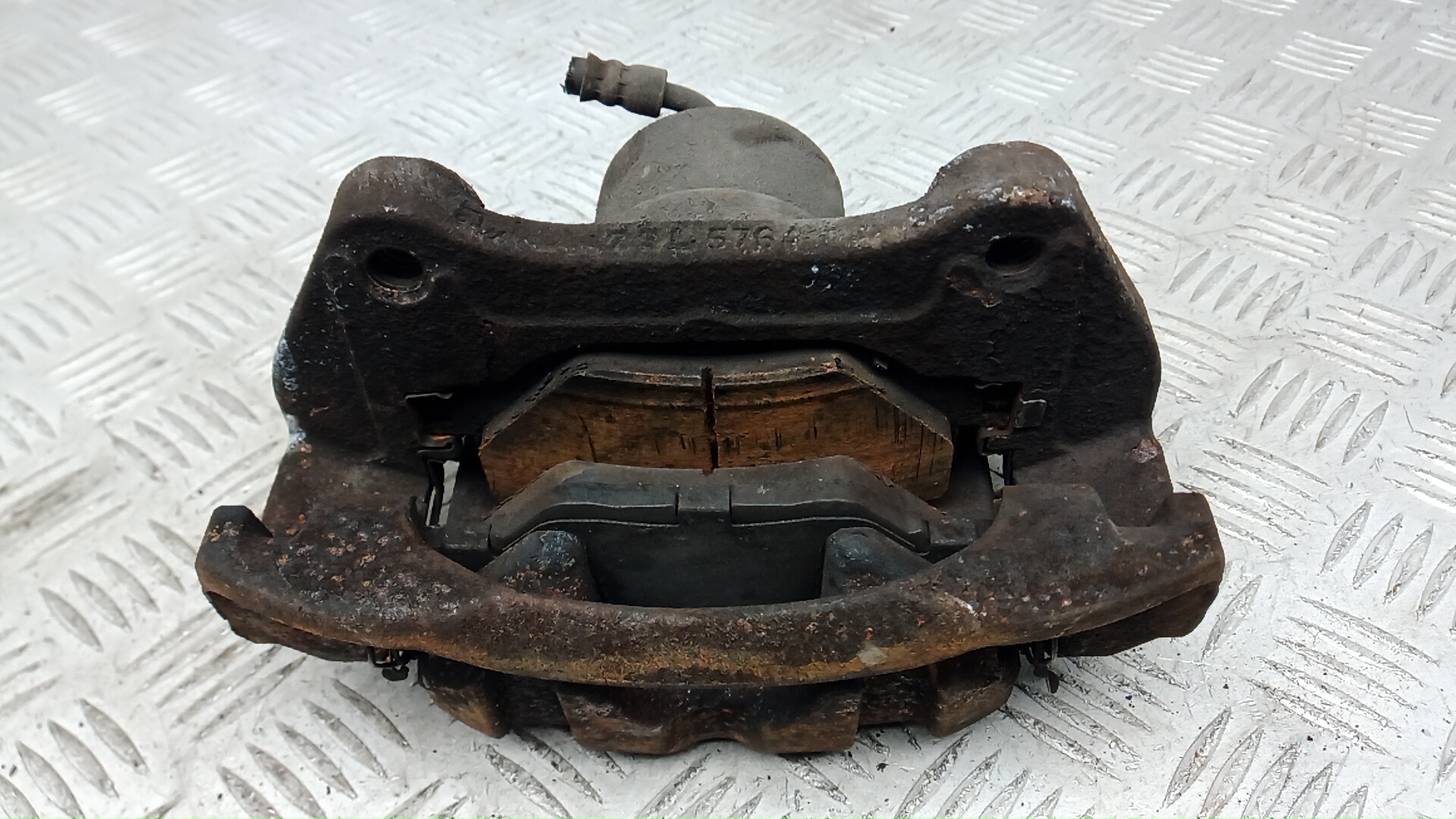 Суппорт передний левый