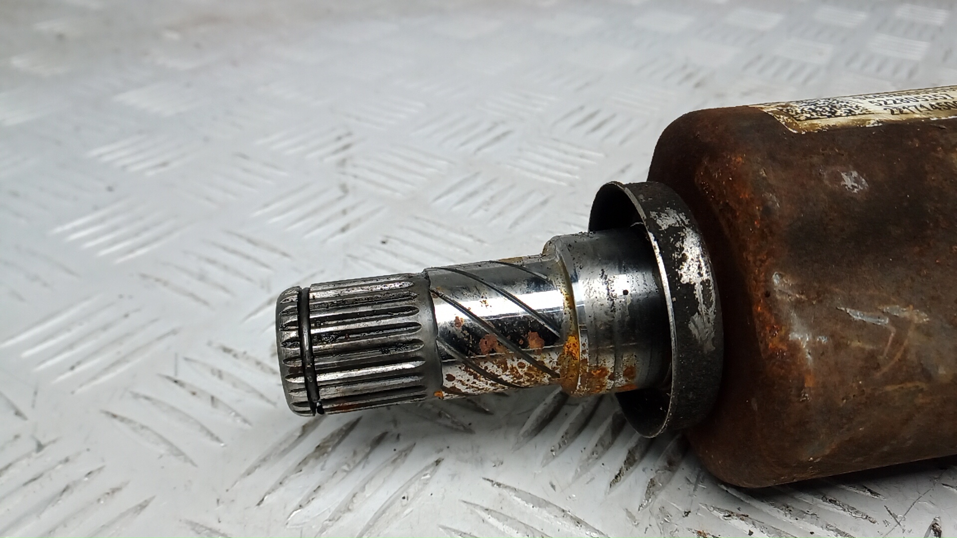 Полуось передняя левая