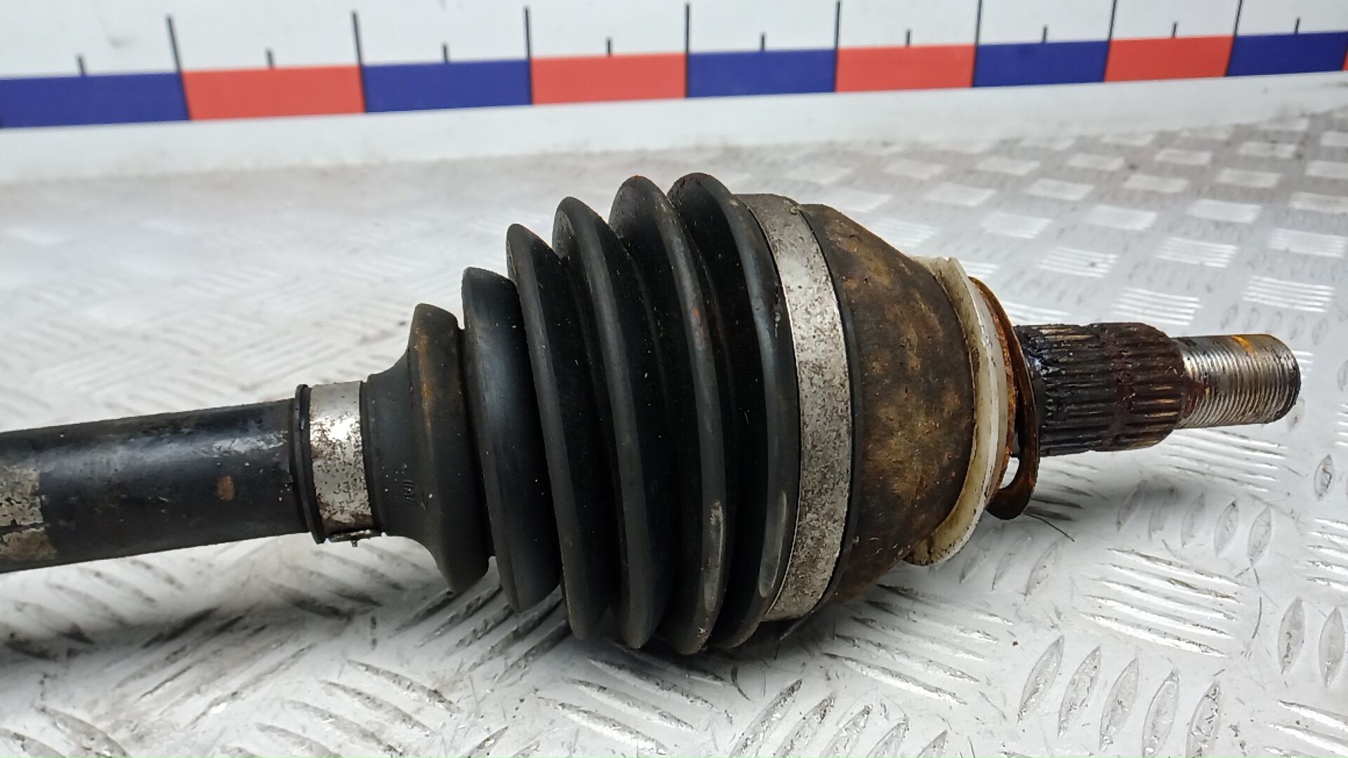 Полуось передняя левая