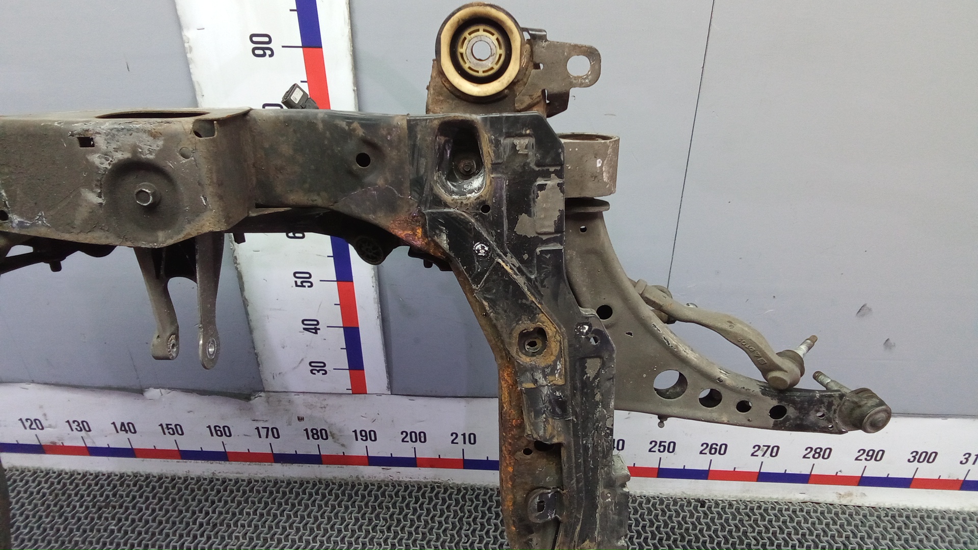 Балка передняя (крепление продольных тяг)