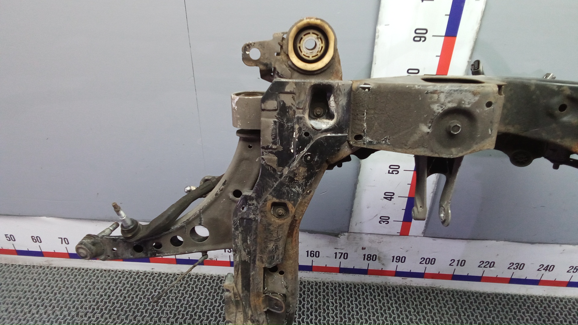 Балка передняя (крепление продольных тяг)