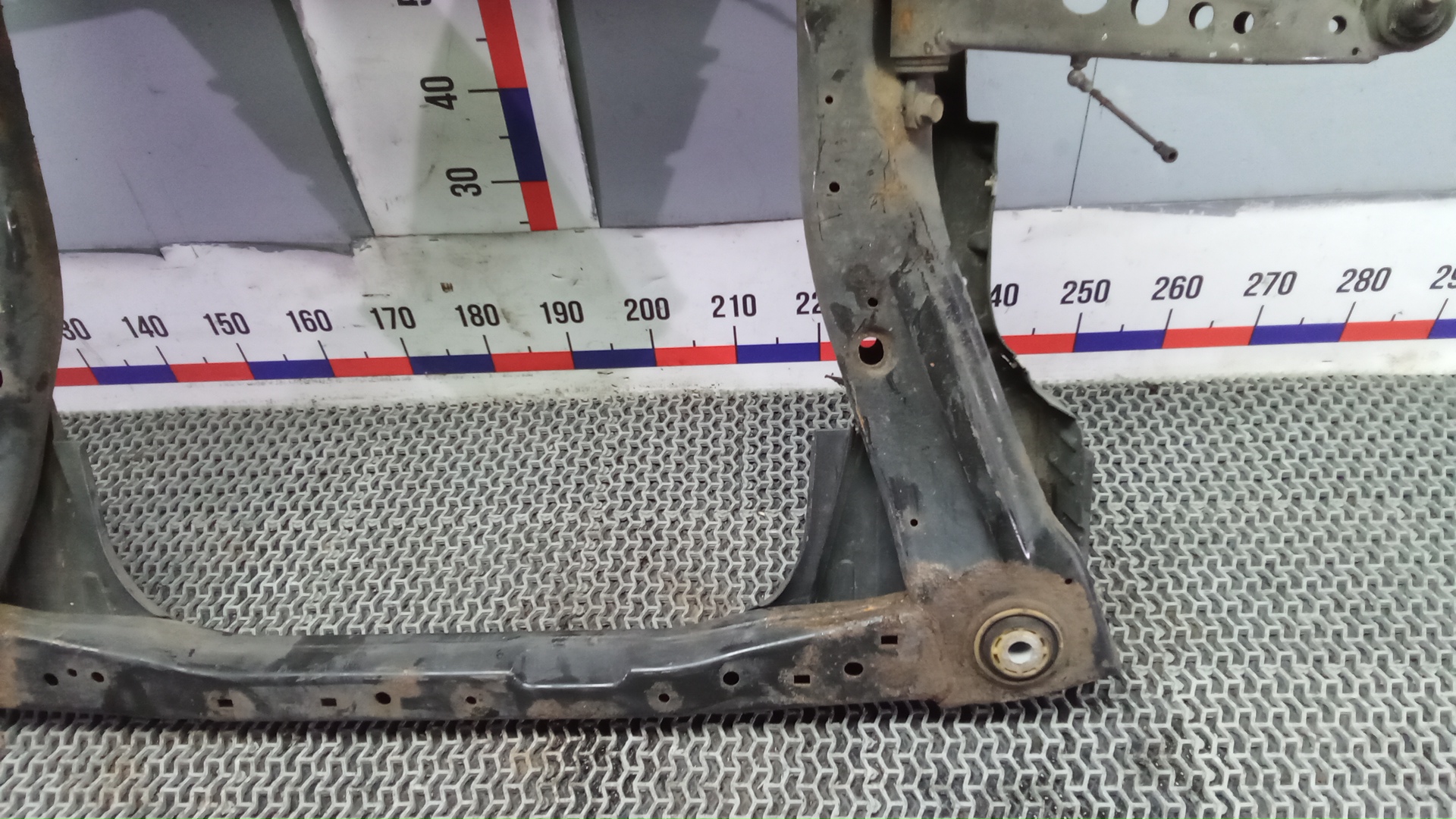 Балка передняя (крепление продольных тяг)