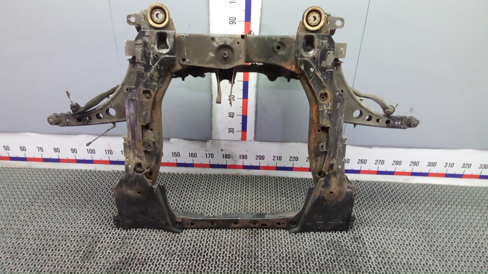 Балка передняя (крепление продольных тяг)