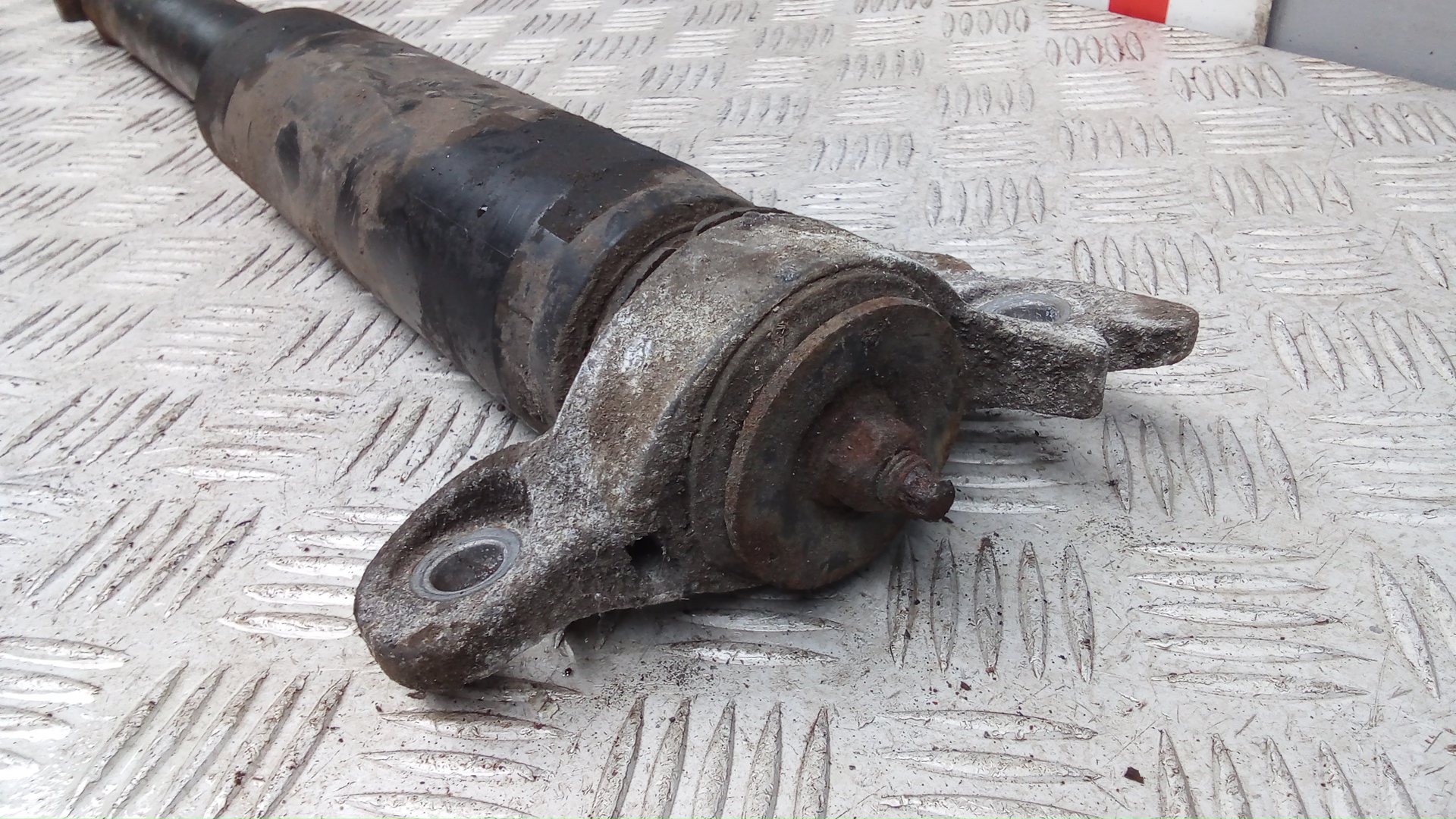 Амортизатор задний (стойка)