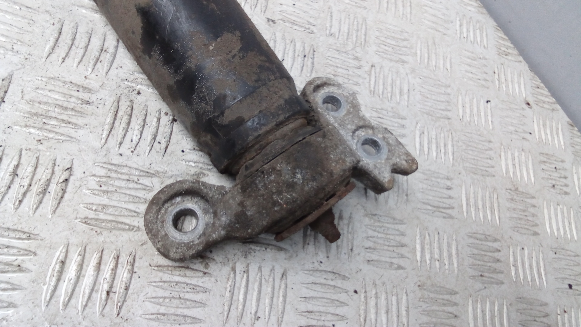 Амортизатор задний (стойка)