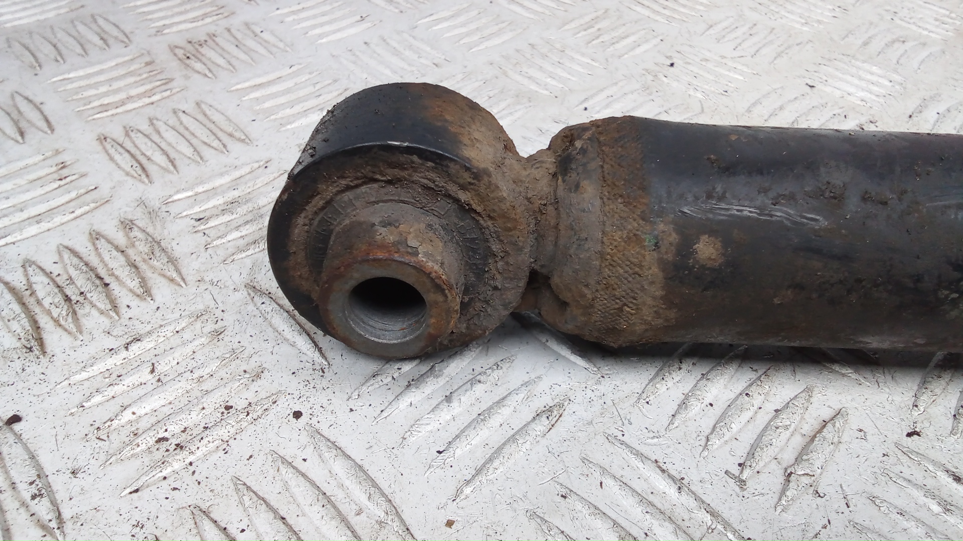 Амортизатор задний (стойка)