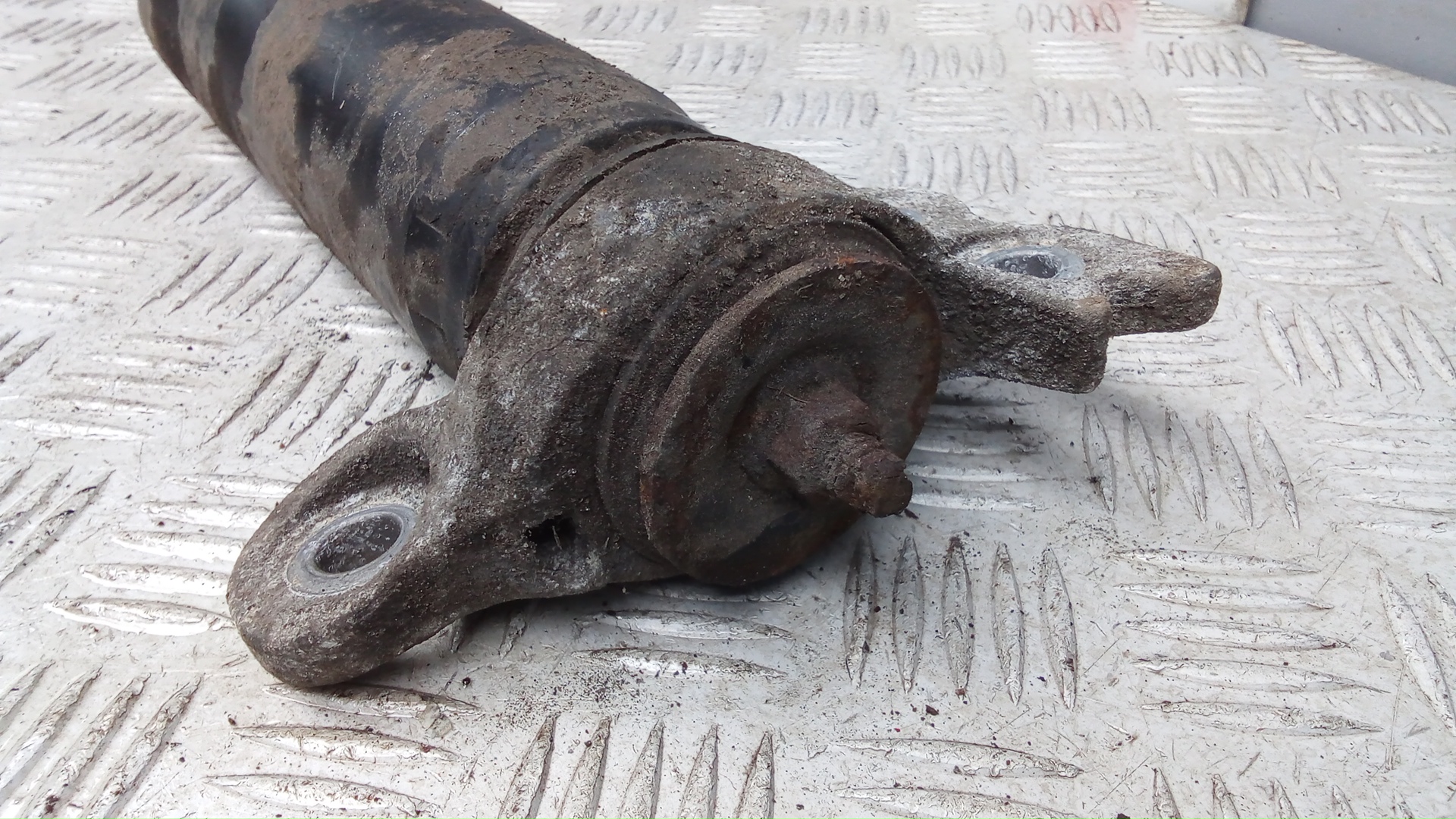 Амортизатор задний (стойка)