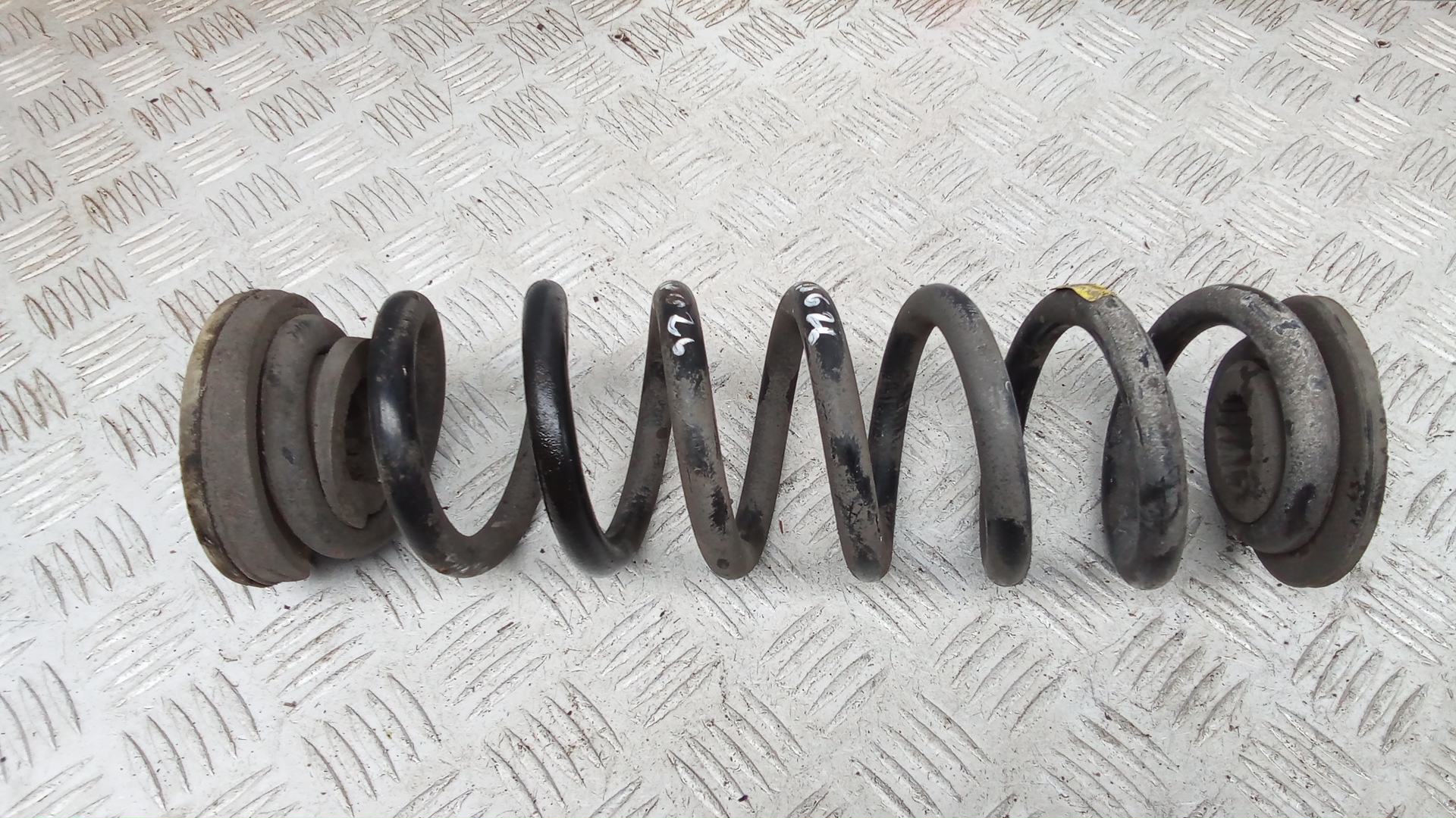 Пружина задняя