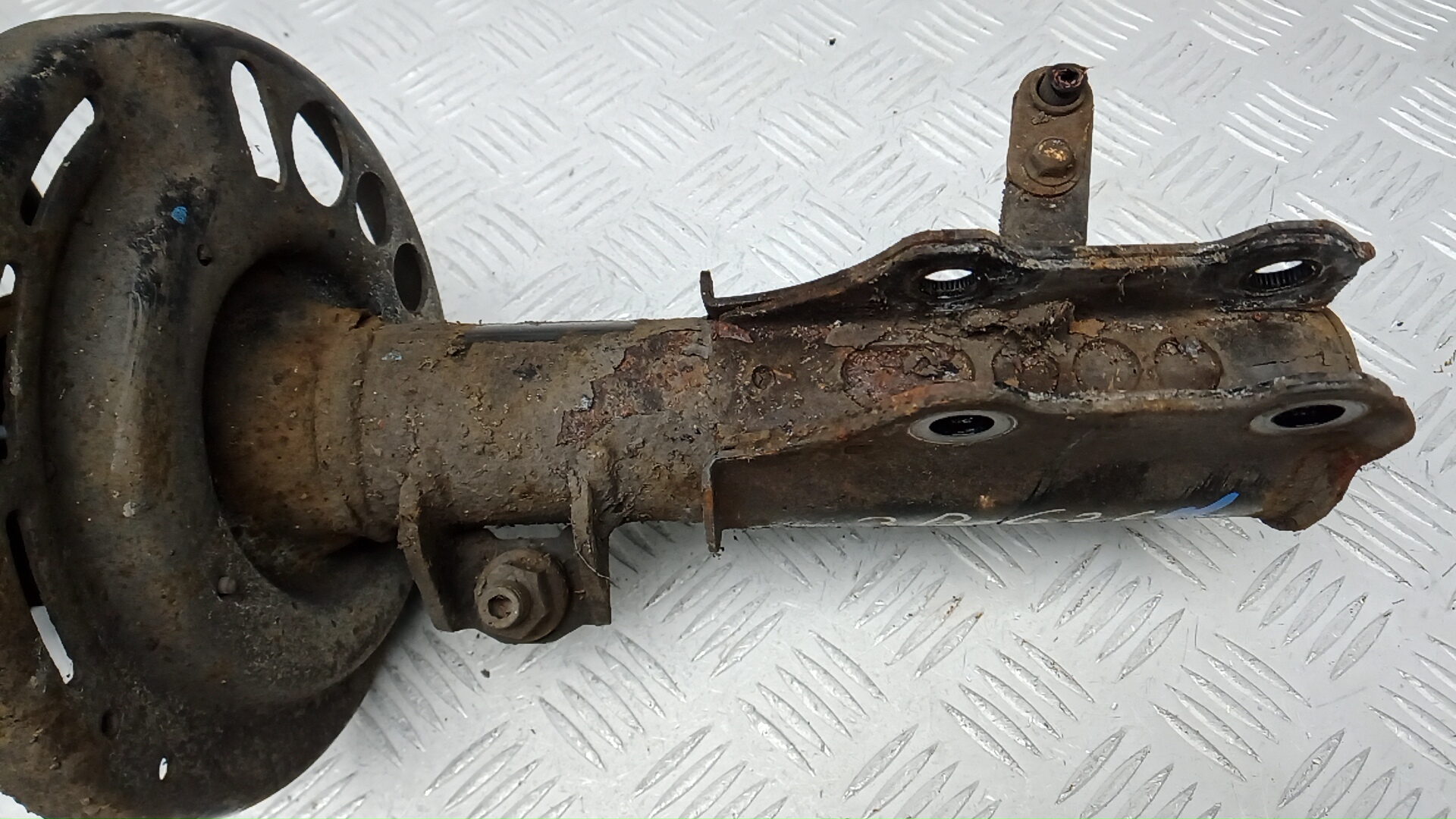 Амортизатор передний правый