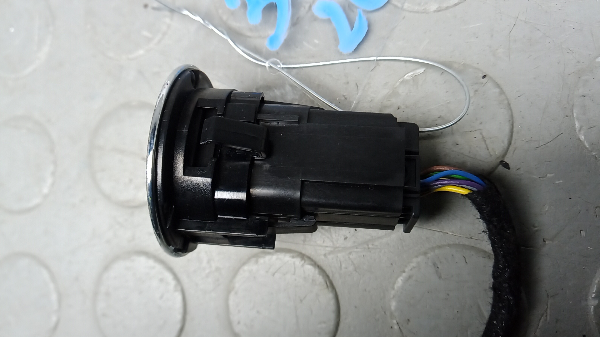 Кнопка запуска двигателя