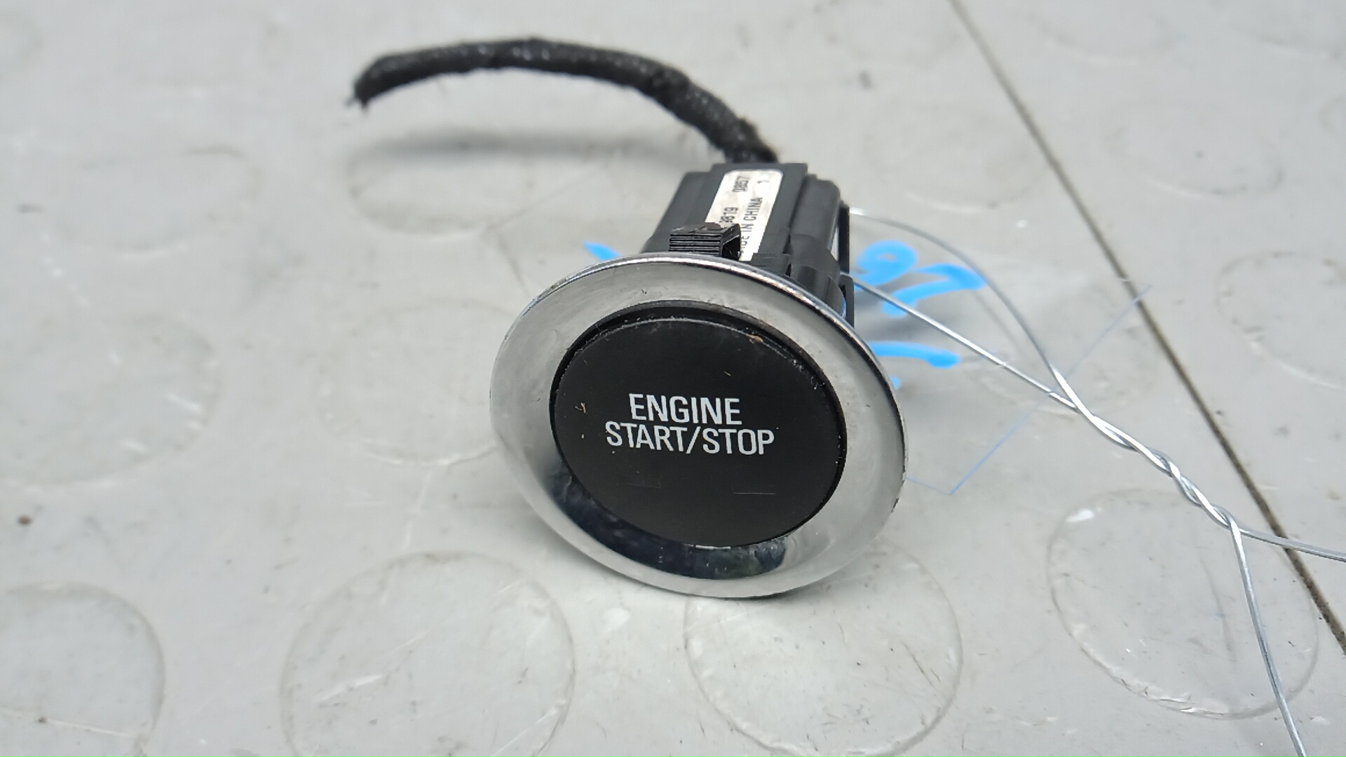 Кнопка запуска двигателя