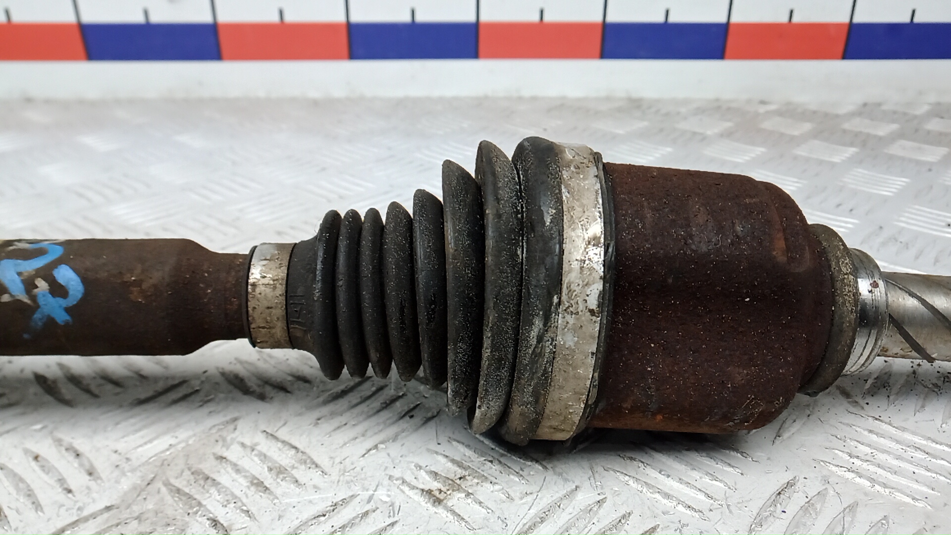 Полуось передняя левая