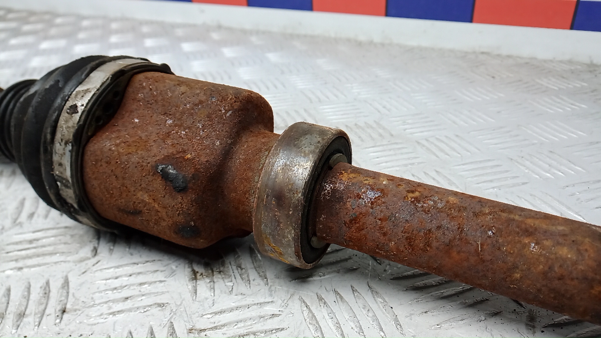 Полуось передняя правая