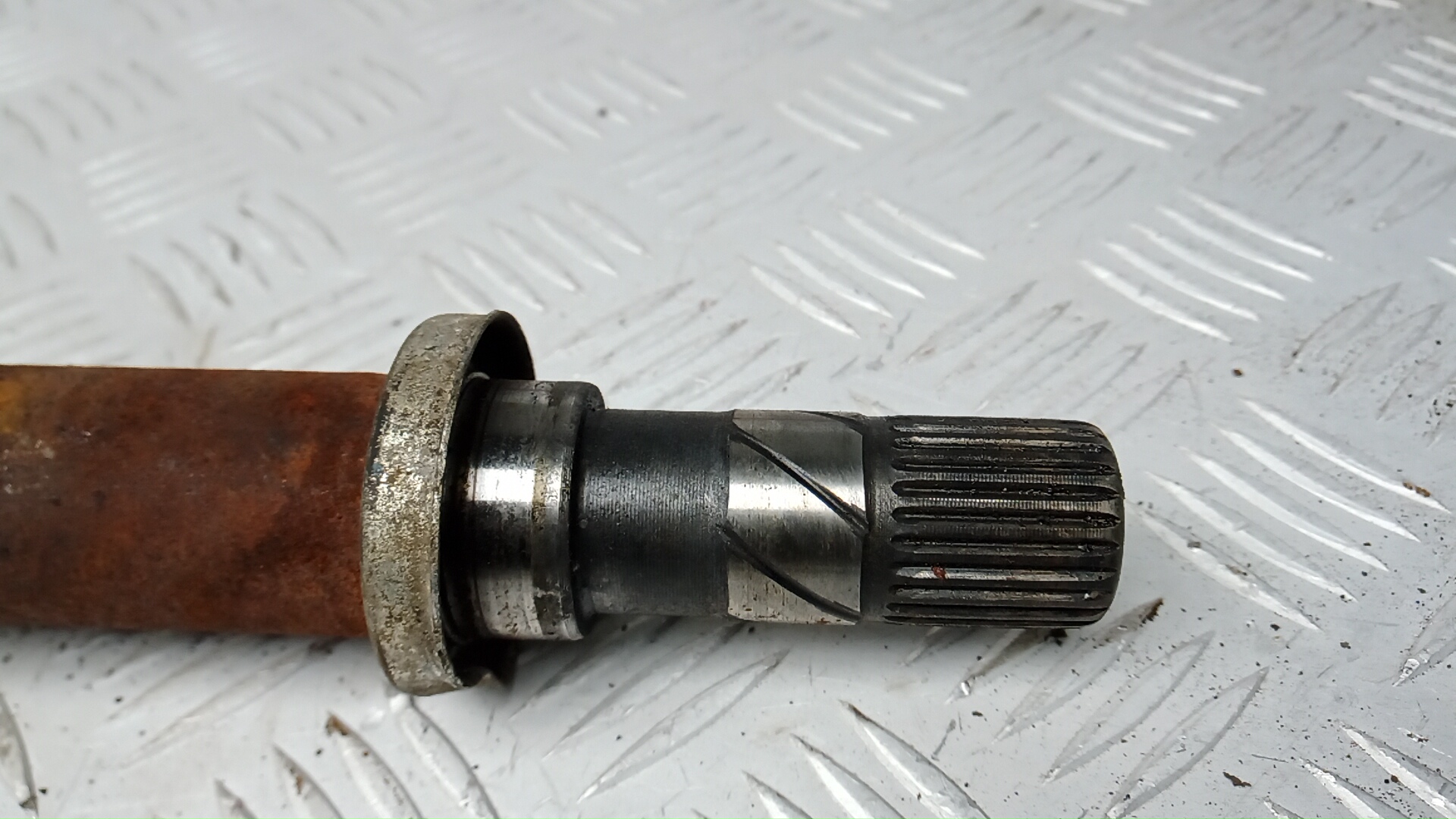 Полуось передняя правая