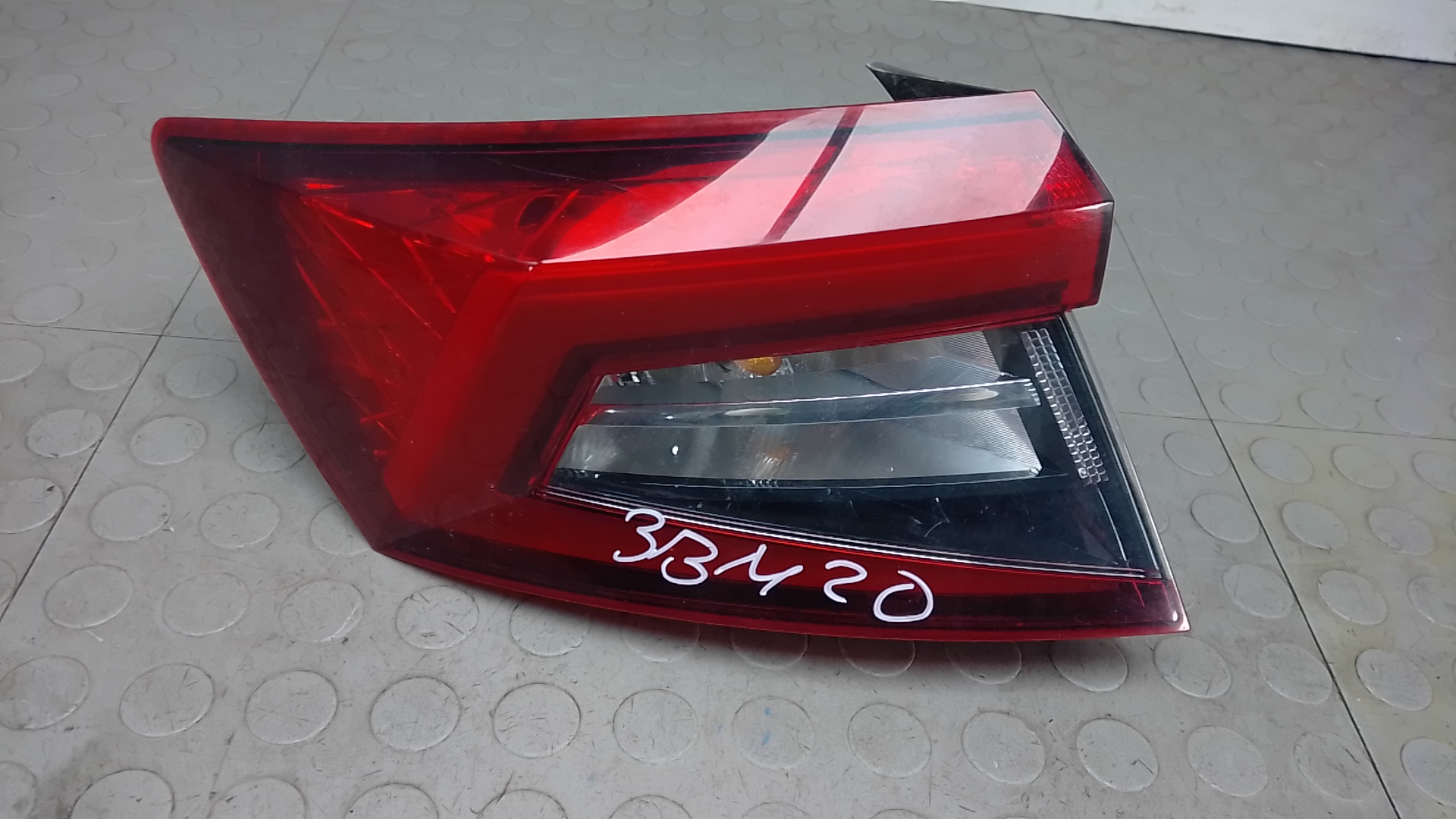 Фонарь задний левый