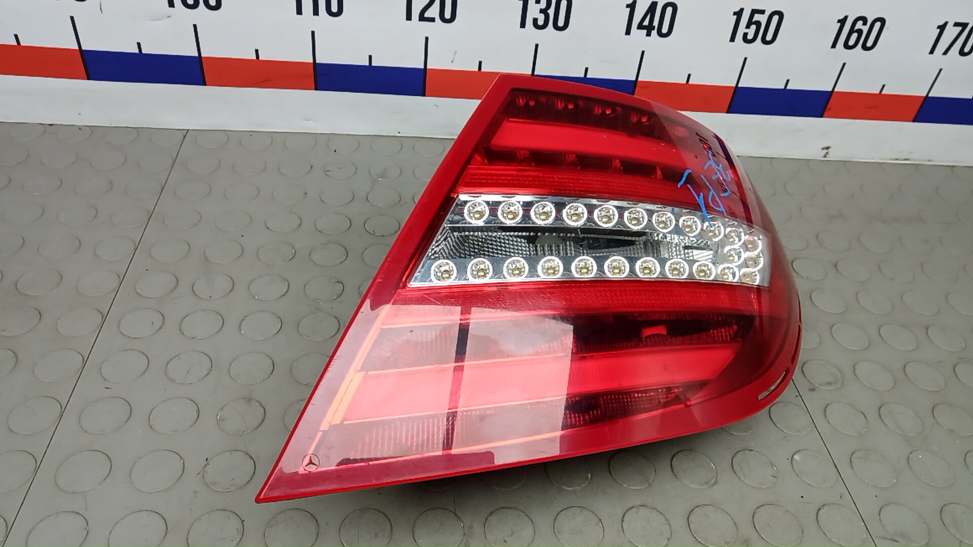 Фонарь задний правый