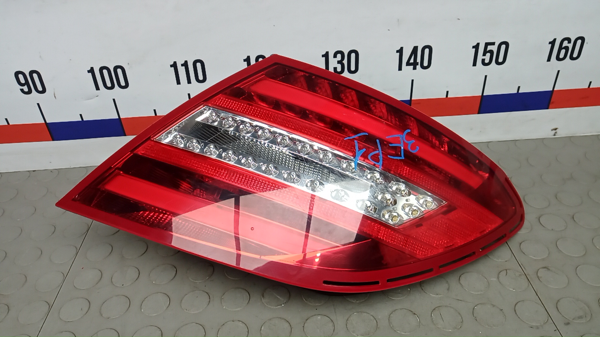 Фонарь задний правый