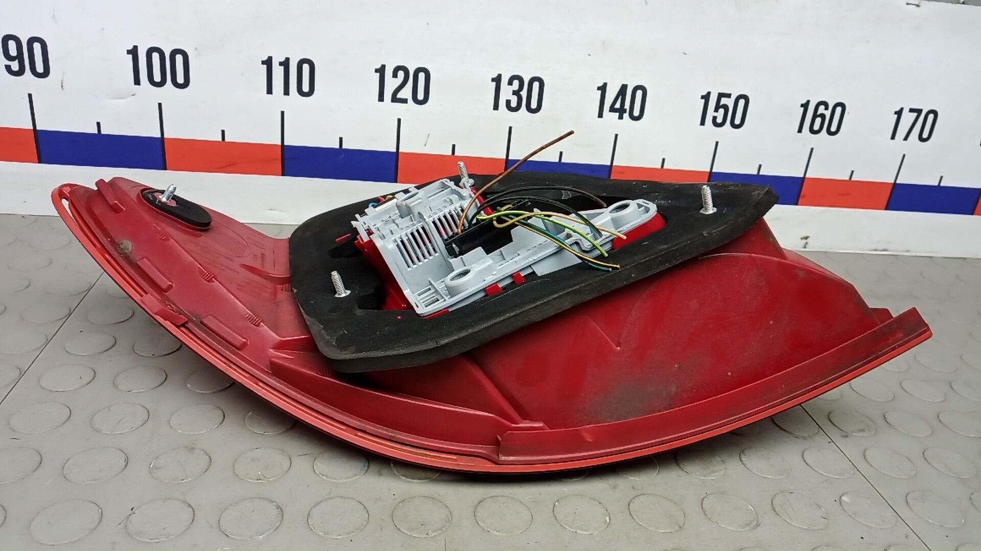 Фонарь задний правый