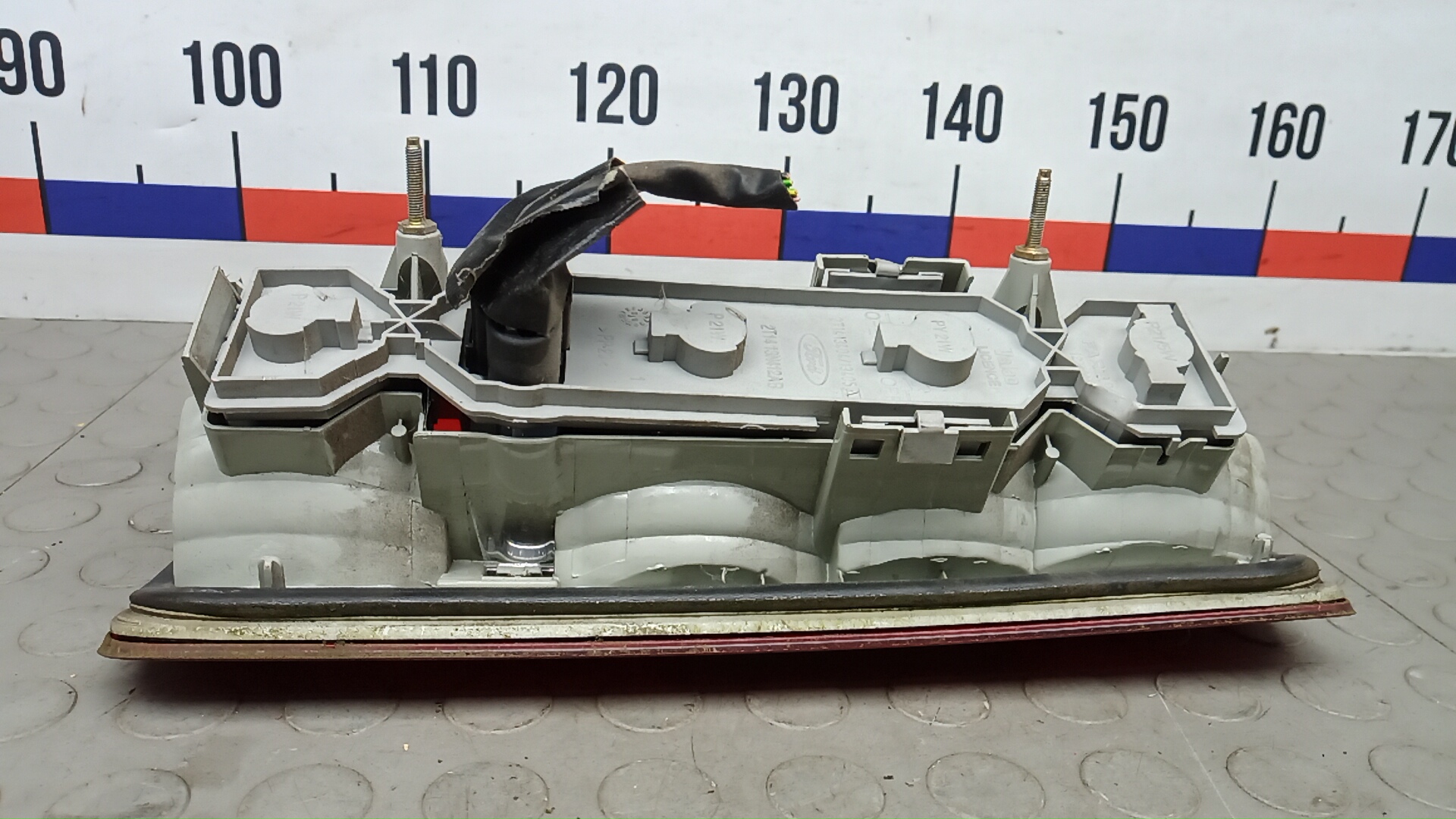 Фонарь задний левый