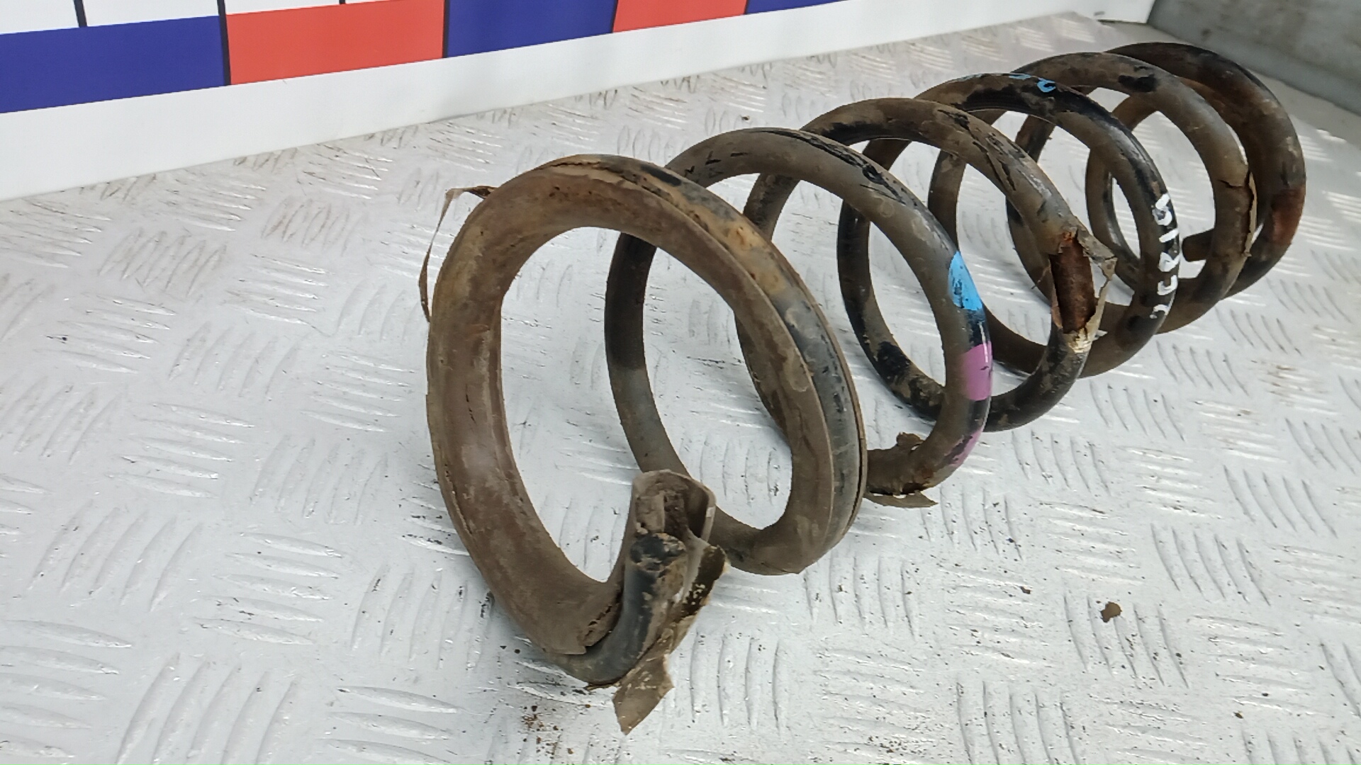 Пружина задняя