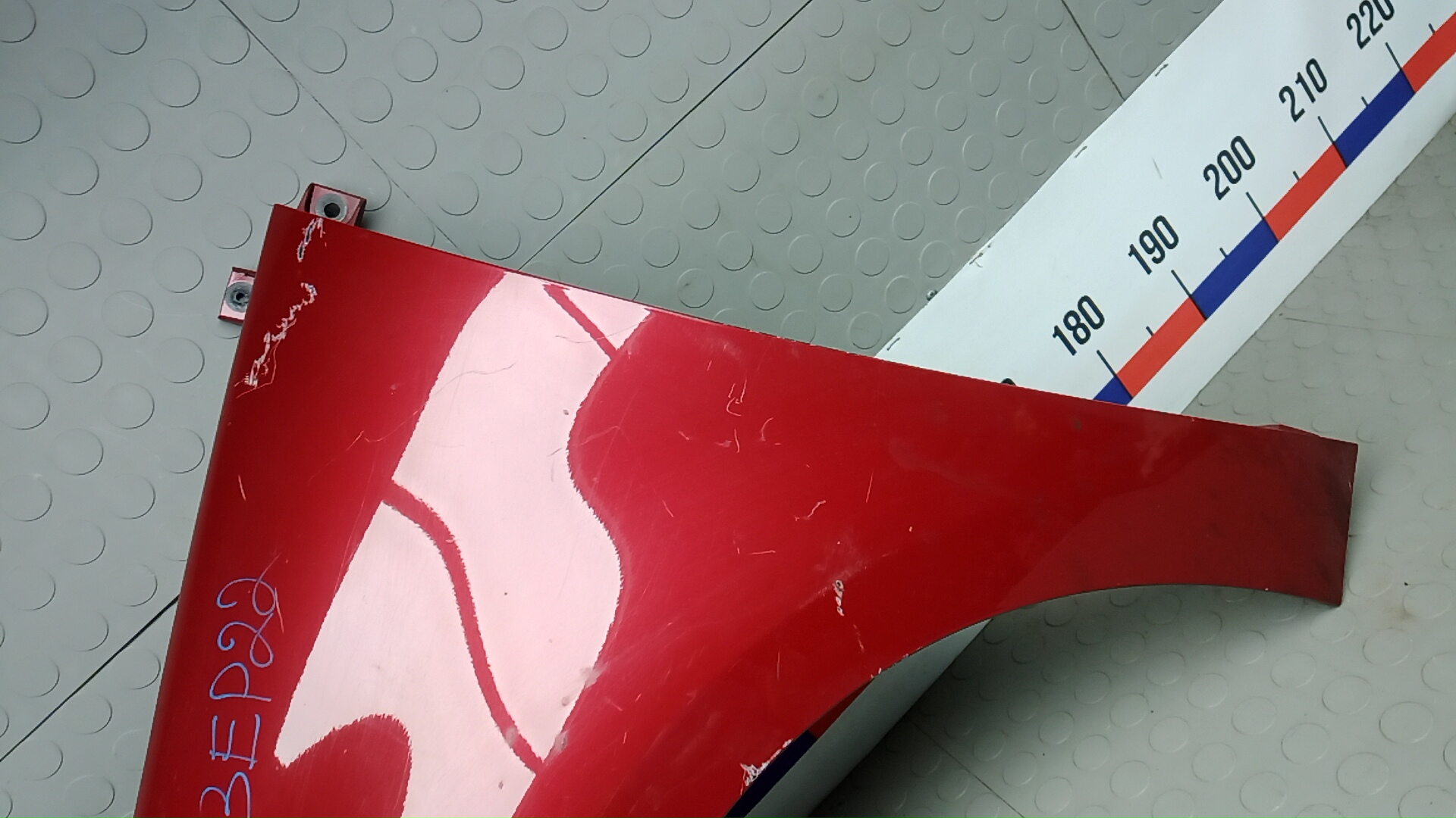 Крыло переднее левое