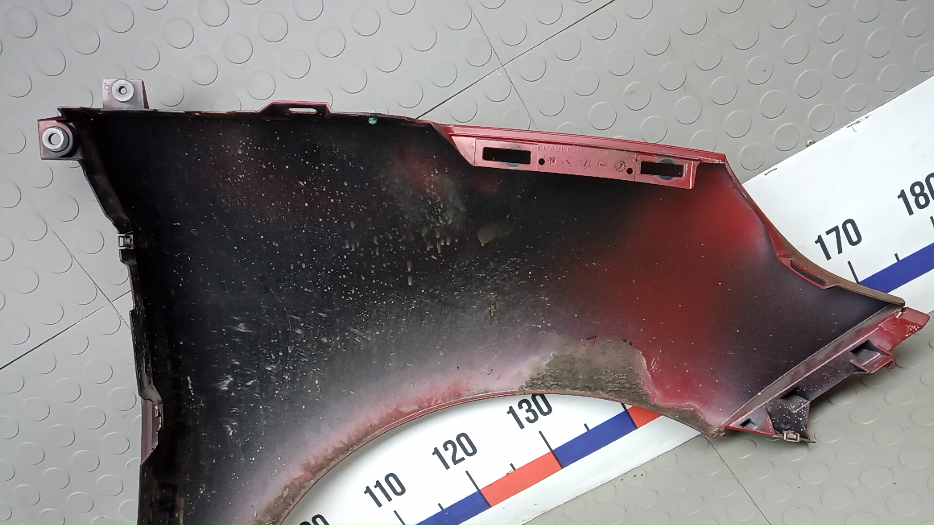 Крыло переднее левое