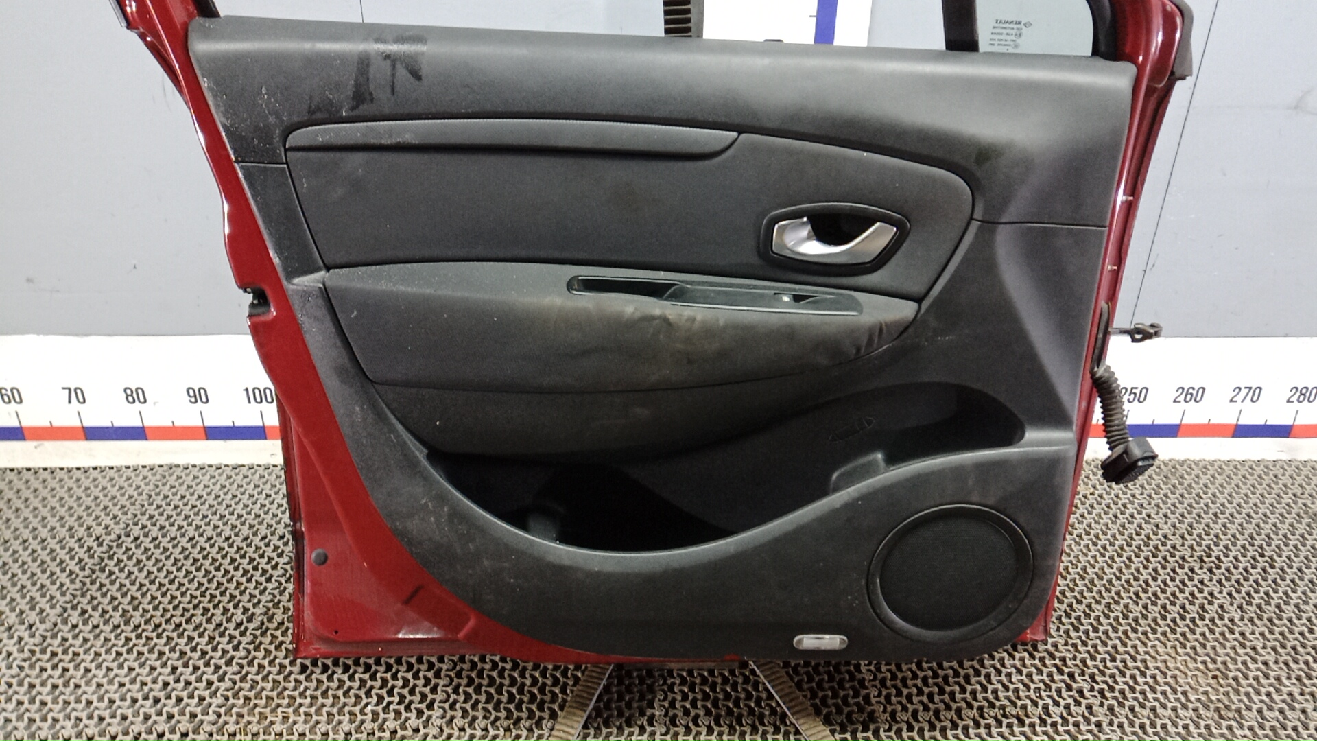 Дверь передняя левая