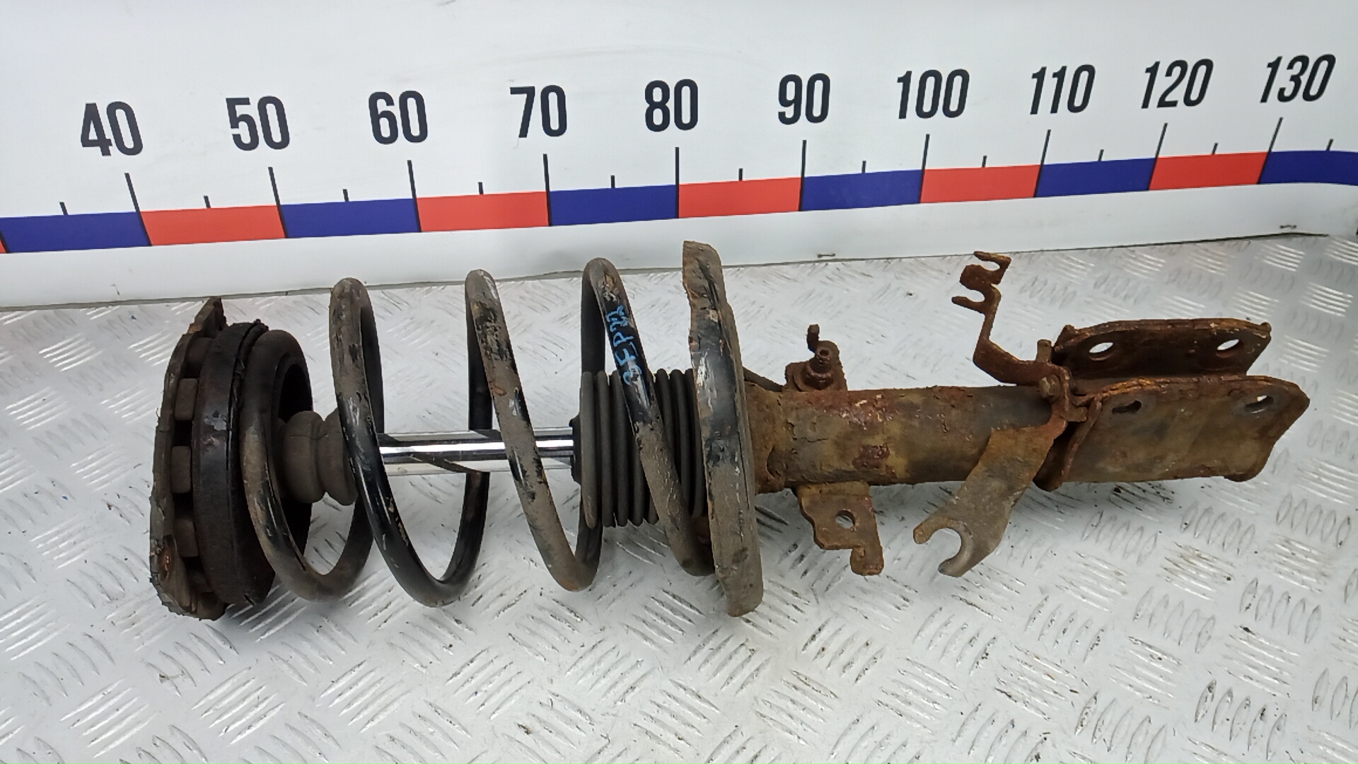 Амортизатор передний левый