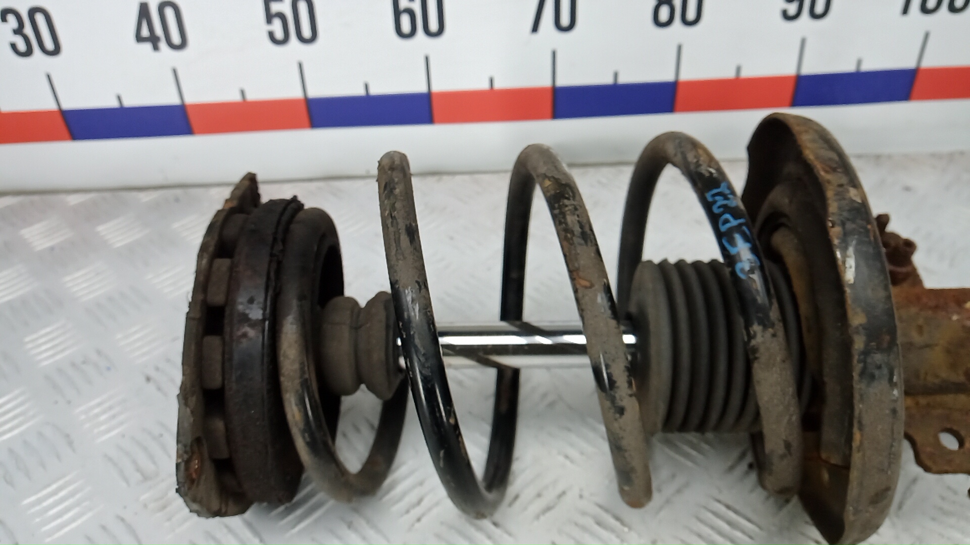 Амортизатор передний левый