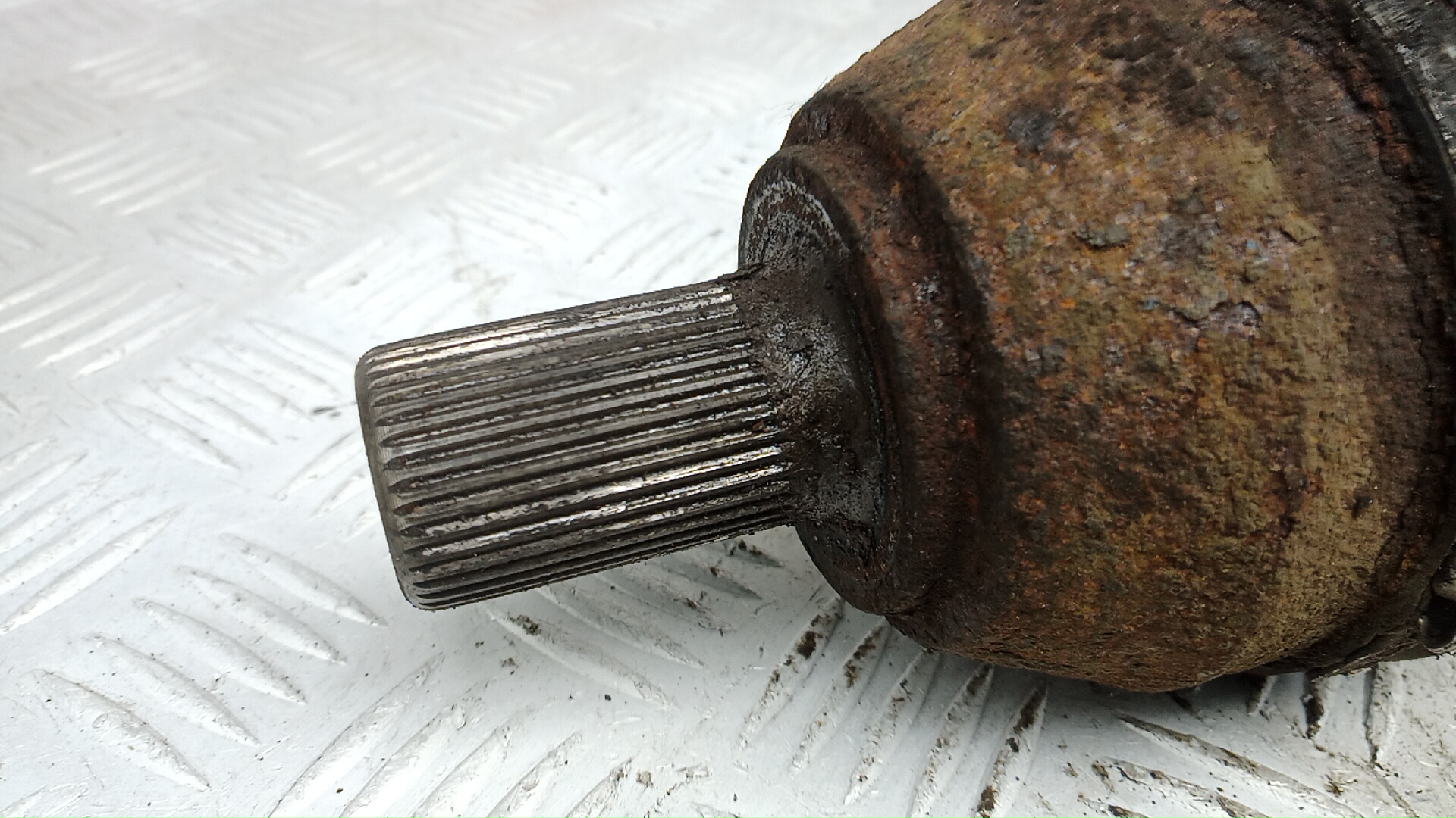 Полуось передняя левая